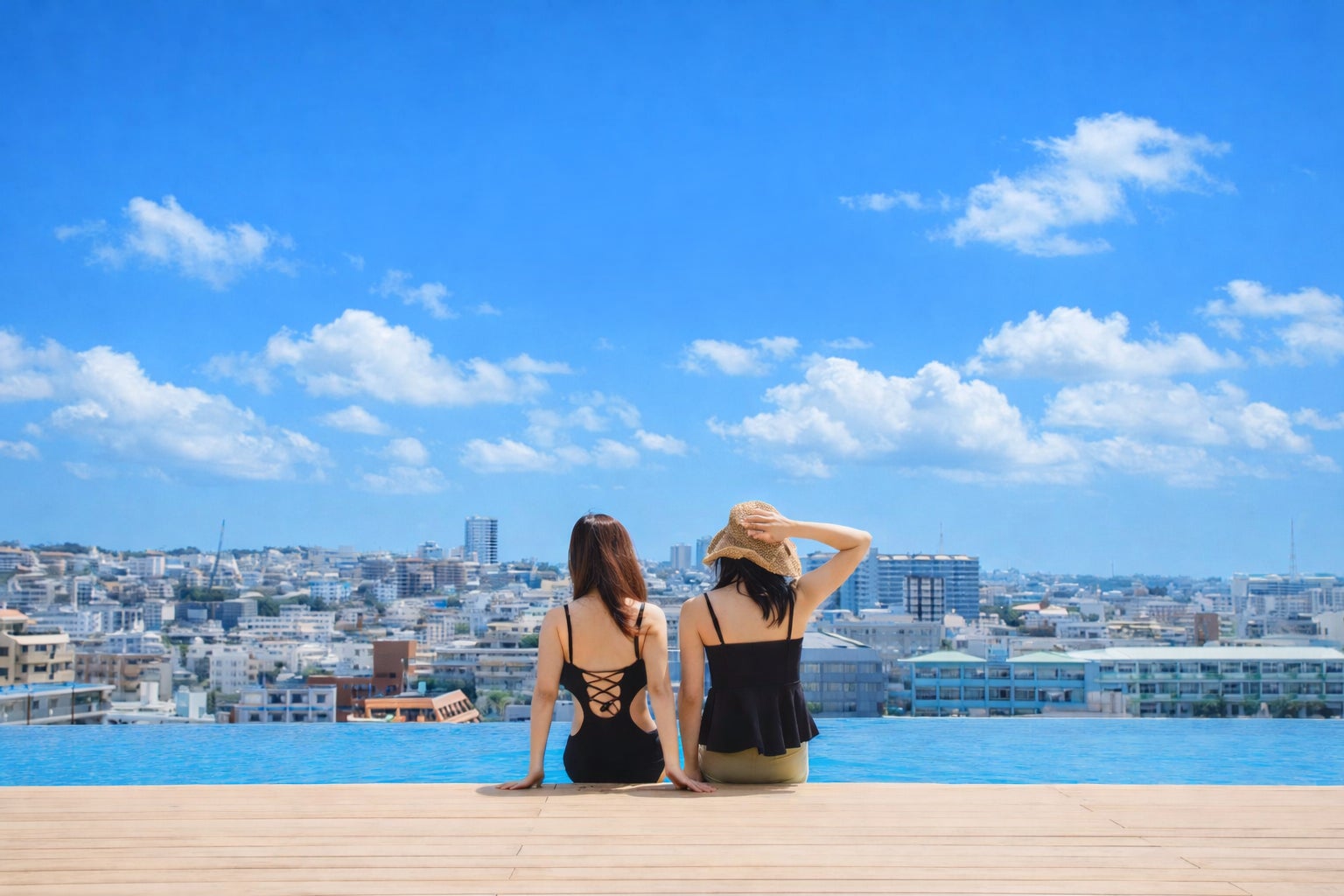 桜の時期に水着の準備？インフィニティプール、2026年2月28日オープン！ノボテル沖縄那覇でプールはじめ！