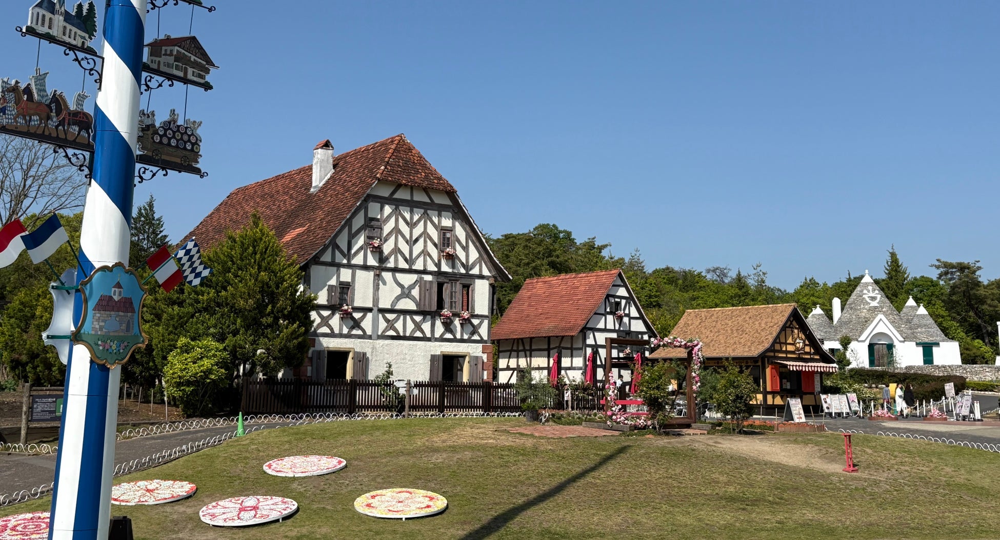 【野外民族博物館リトルワールド】愛犬ともっと身近に。施設内の「ワンちゃん同伴可能エリア」を大幅拡大！飼い主様に嬉しいドッグポールも14か所新設。《愛知》