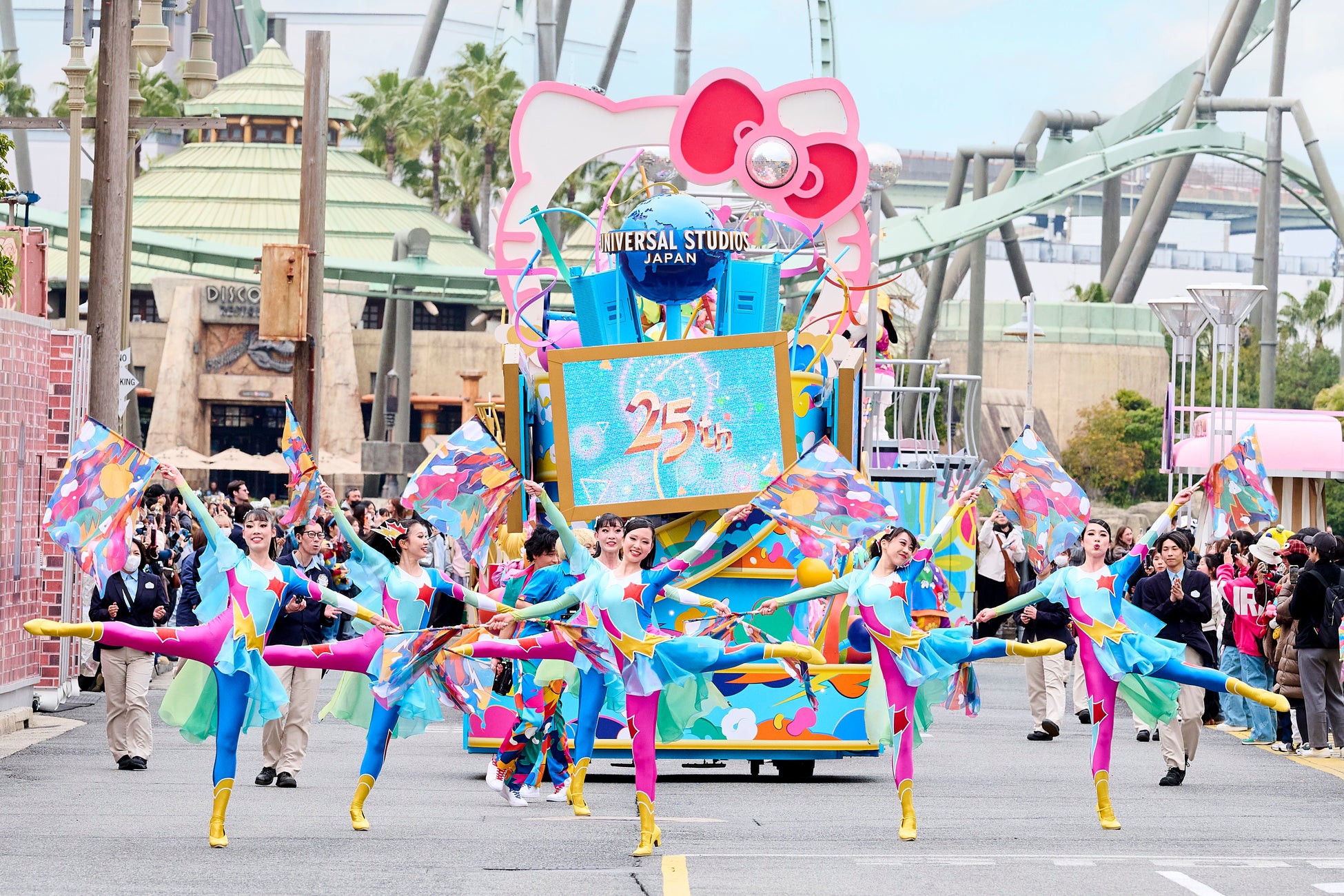 ユニバーサル・スタジオ・ジャパン ２５周年 “Discover U!!!”朝から夜まで２５周年をお祝いする“祭り”が止まらない！心躍る、超刺激的な１日がいよいよスタート！