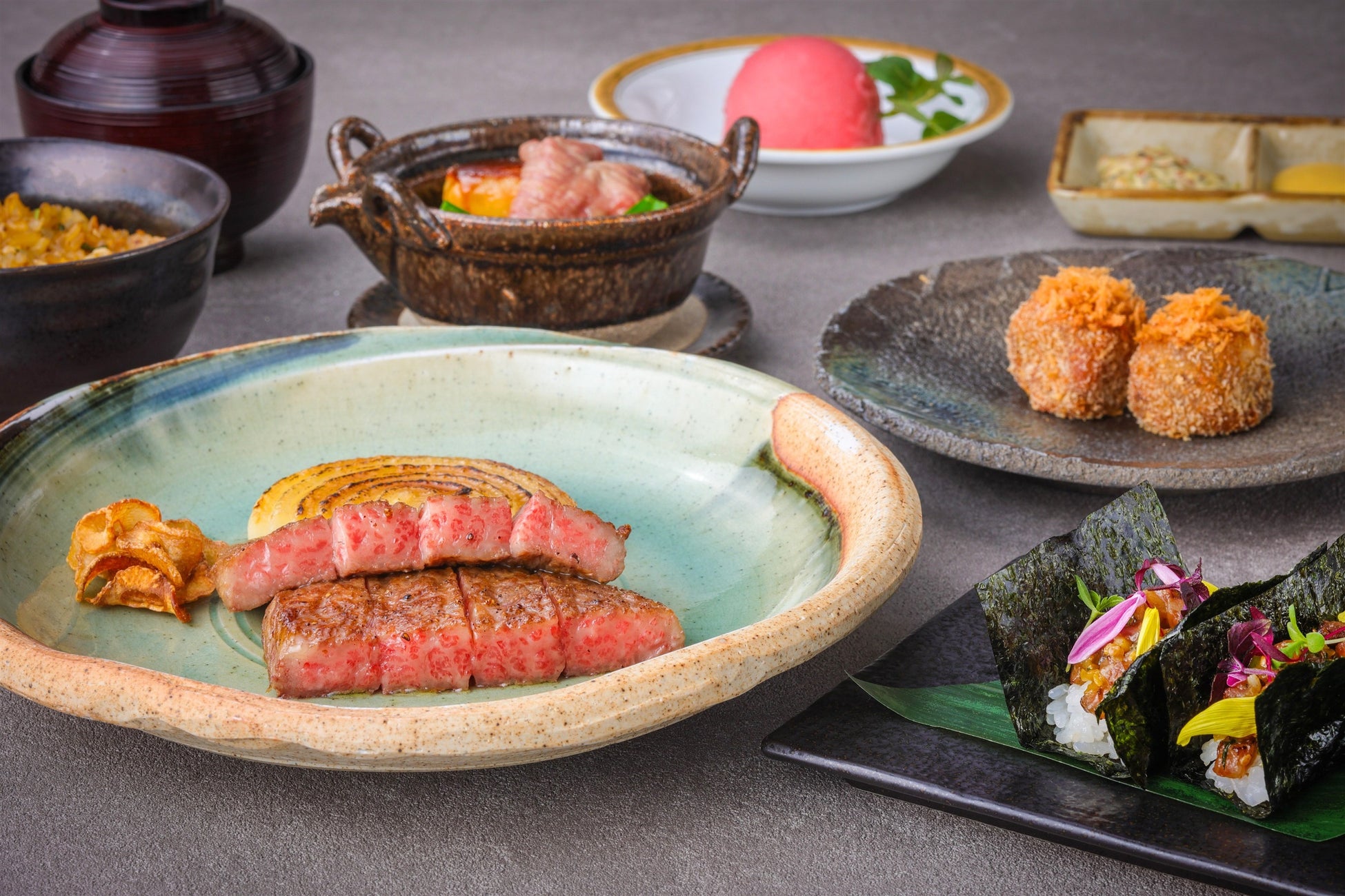 毎月29日“肉の日”限定！地上100ｍの絶景と三大和牛を堪能する月1の贅沢時間を