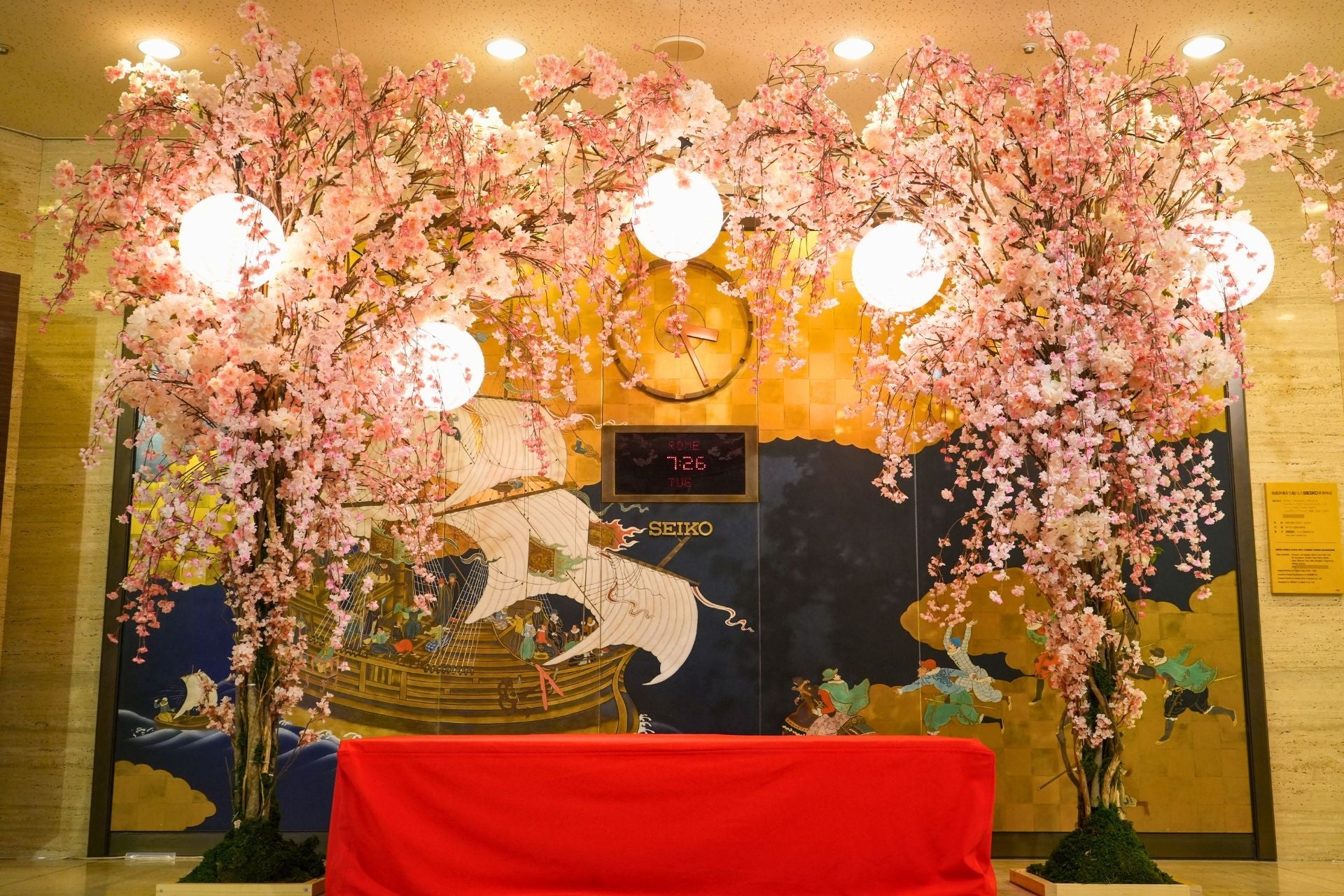 メインロビーに枝垂れ桜のフォトスポットが登場！春限定の“さくら”パン・スイーツも販売