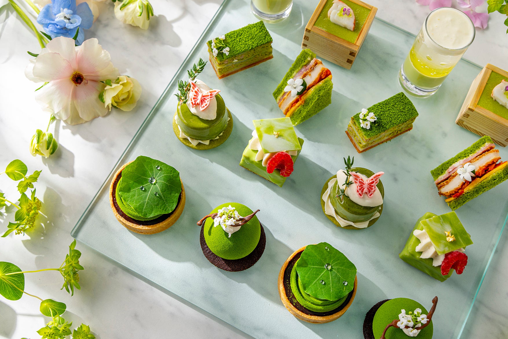 コンラッド東京、5月1日（金）より「抹茶と香りのアフタヌーンティー “ボタニカルガーデン”」を開催