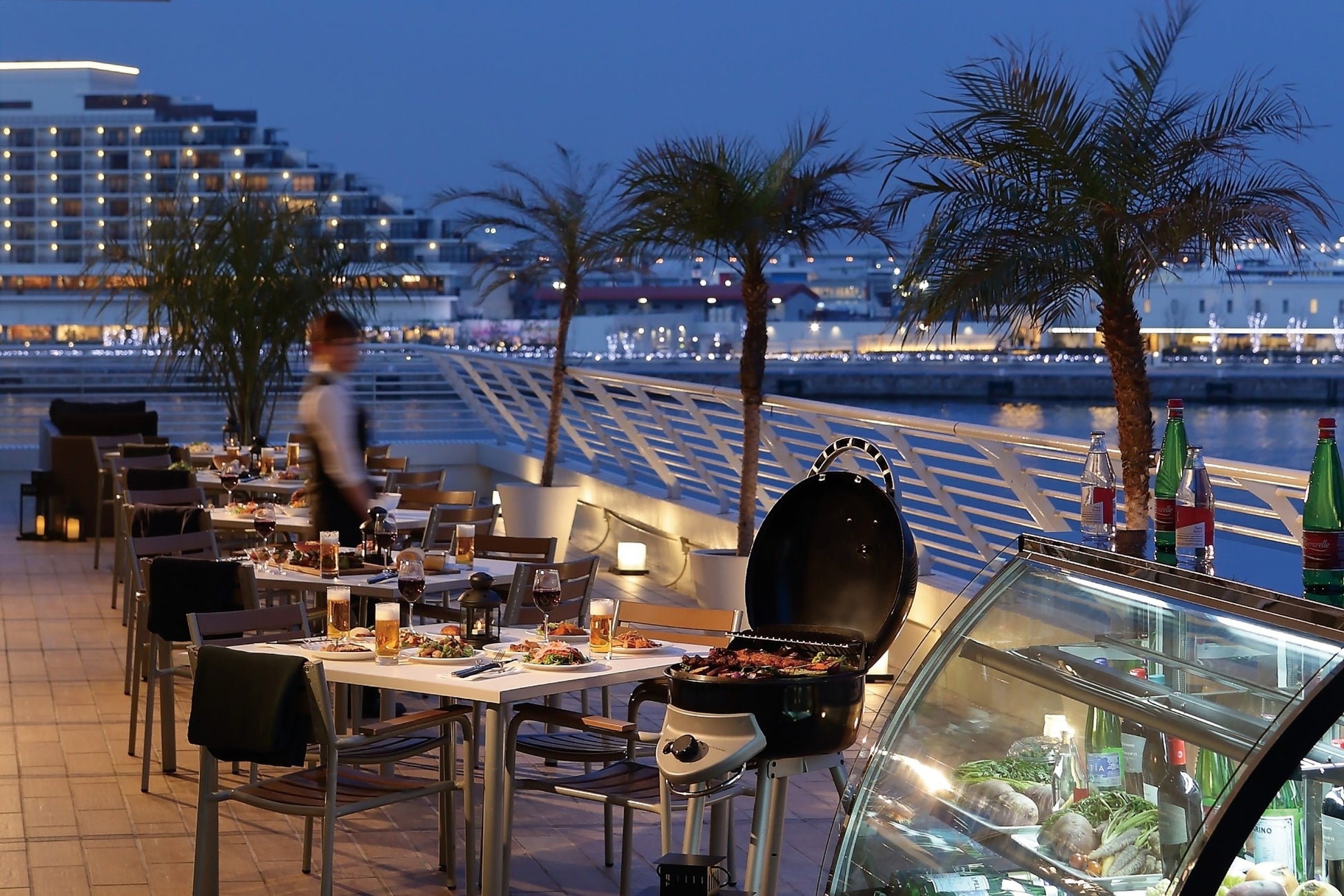 【神戸メリケンパークオリエンタルホテル】夜のテラスで愉しむ「KOBE SEASIDE BEER TERRACE」開催　～ 新オプション「Luxe French BBQ」で炭火グリル体験も ～