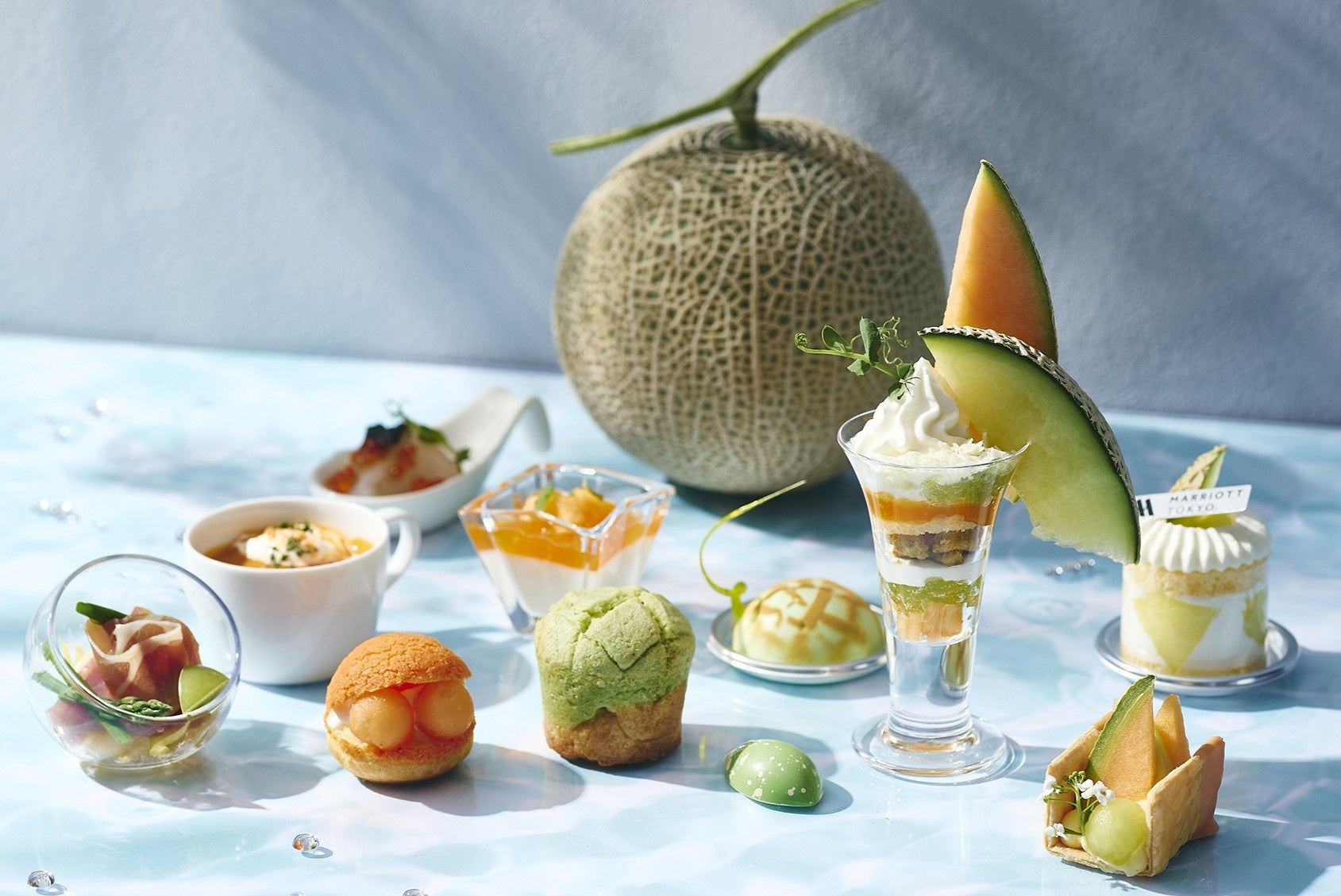 【東京マリオットホテル】グリーン×オレンジの初夏色に心ときめく契約農園から直送の2種のメロンをエレガントなスイーツで堪能「MELONyque(メロニック) Afternoon Tea」を発売