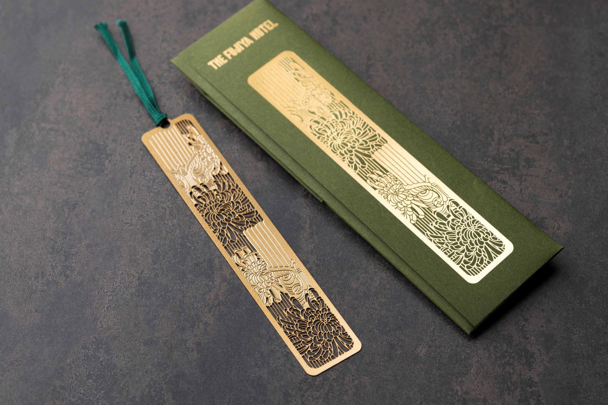 歴史の意匠を手もとに オリジナル金属しおり誕生