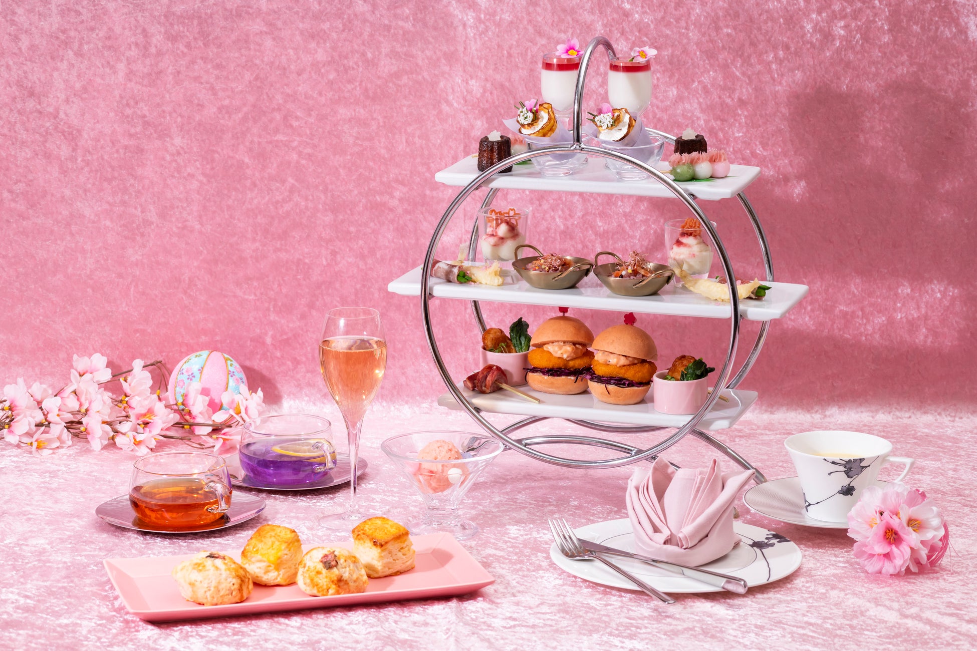 桜スイーツと春のセイボリーを楽しむ期間限定アフタヌーンティー「春風と桜香るAfternoon Tea」登場