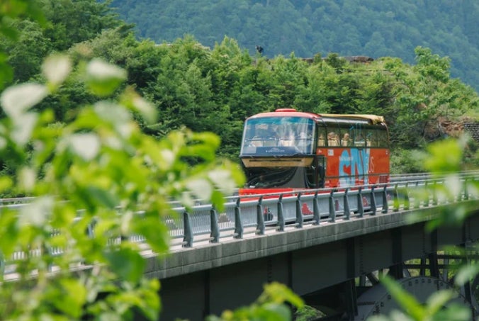 【飛騨高山・岐阜県高山市】運行2年目！地元小学生が名付けた「おくひだマウンテンバス」が新緑シーズンに運行決定