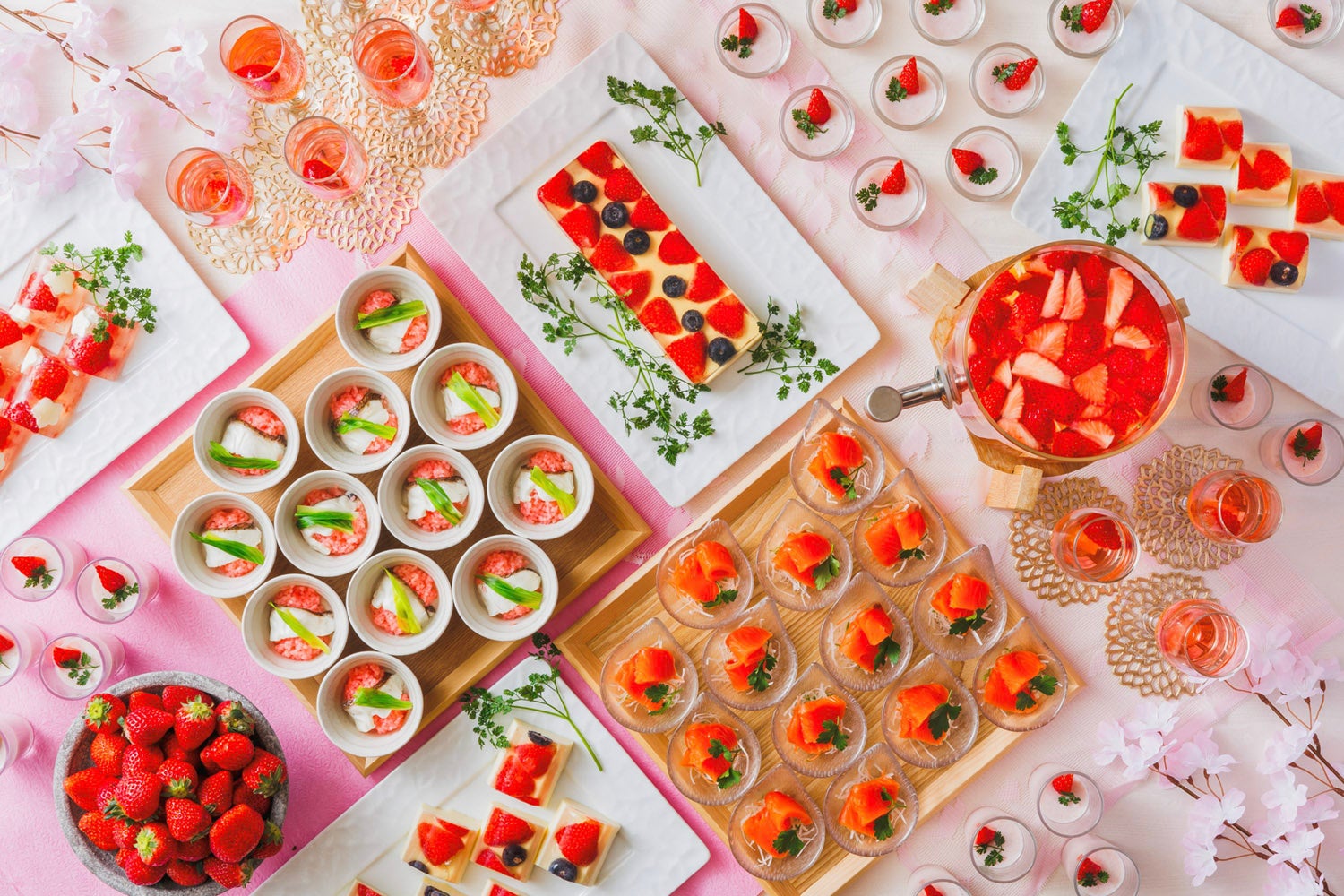 今しか出会えない、桜と雪が織りなす山形の景色とガストロノミー。この時期、この瞬間の「美食」「絶景」「温泉」に五感がととのう春めく旅へ。名湯一門 高見屋で『春の美食フェア』が開催