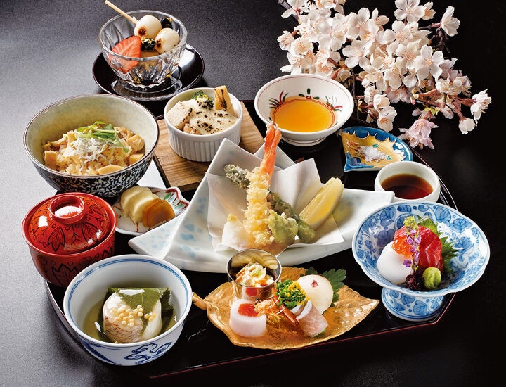 【明治記念館】全室個室で楽しむ春の味覚─懐石料亭『花がすみ』が平日のランチ限定で〈春ざんまい御膳〉を提供中