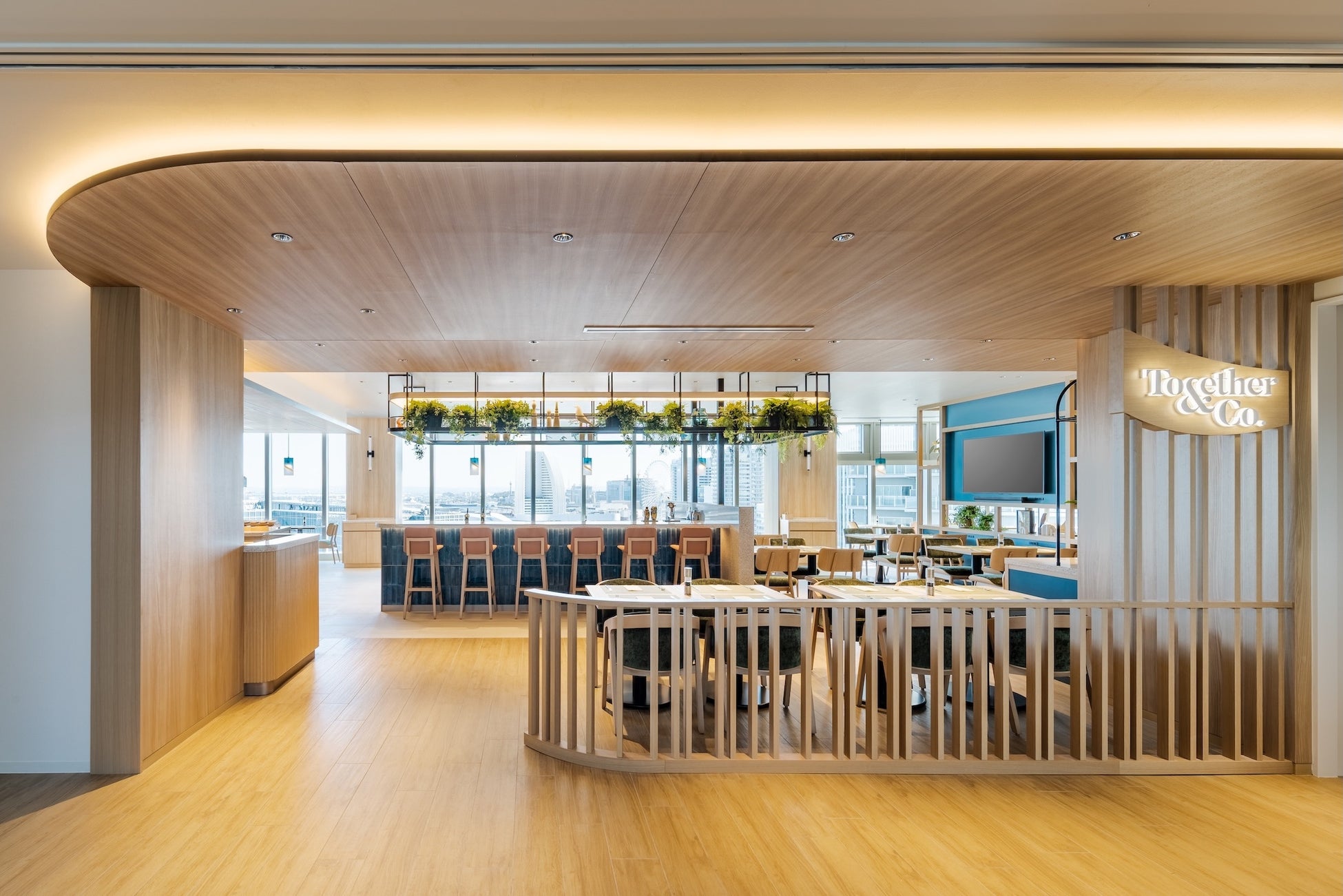 ヒルトン・ガーデン・イン横浜みなとみらい　横浜港を望む19階オールデイダイニング「Together & Co.」レストラン予約受付開始