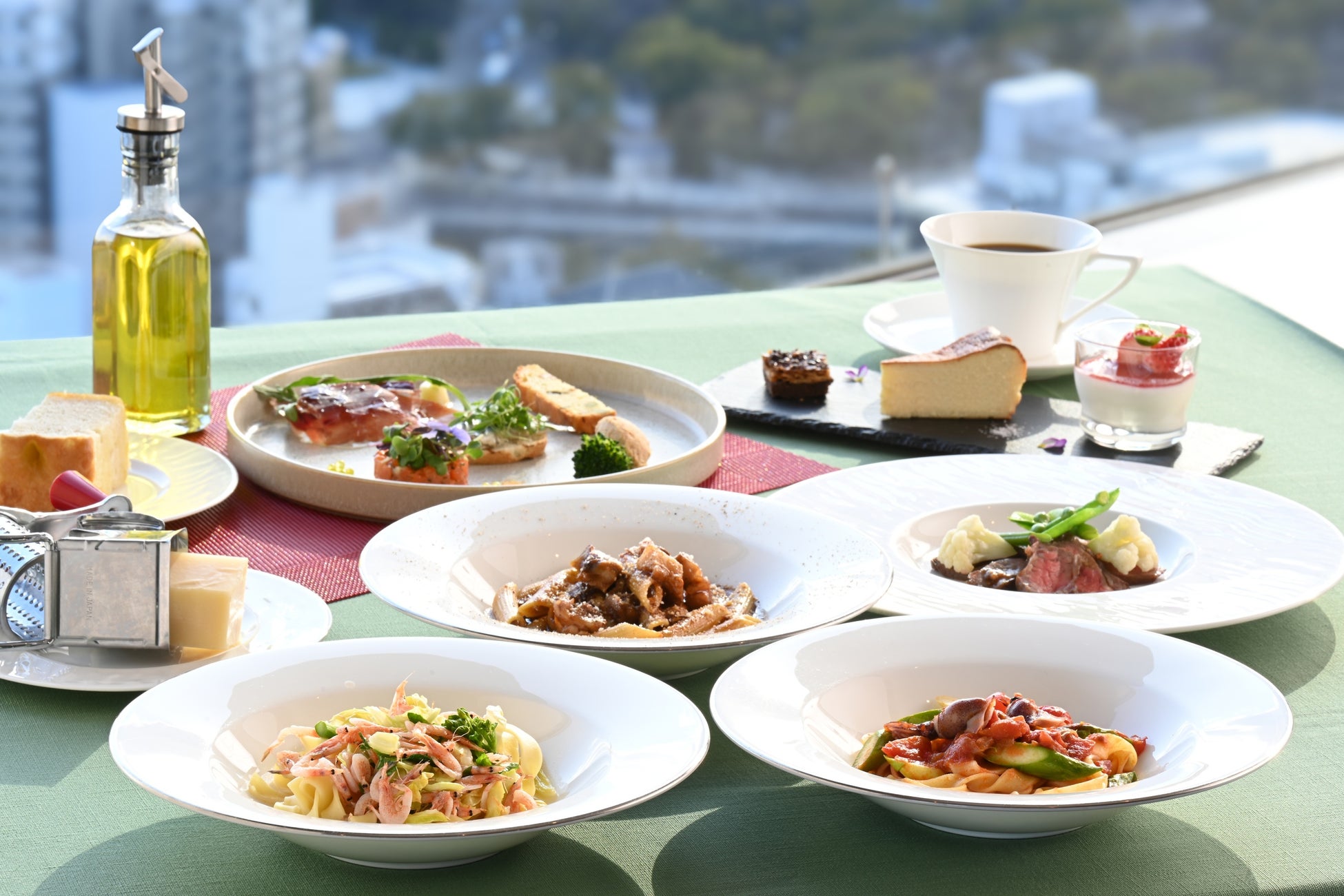 【リーガロイヤルホテル広島】広島市内のホテルで“最も空に近い”レストランに新ランチ誕生。『スカイランチ』を販売