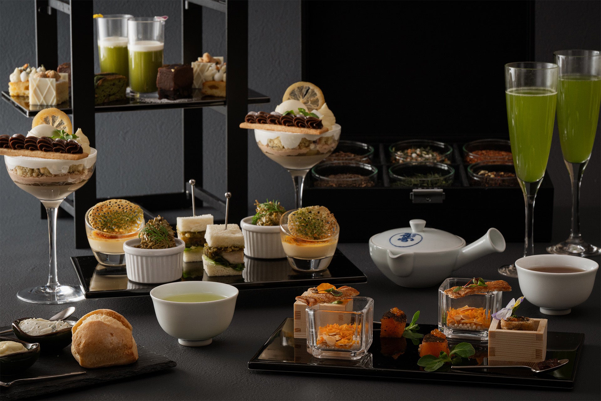 お茶で描く、初夏のひととき。若葉の季節を映すアフタヌーンティー。／ザ ロイヤルパークホテル アイコニック 大阪御堂筋