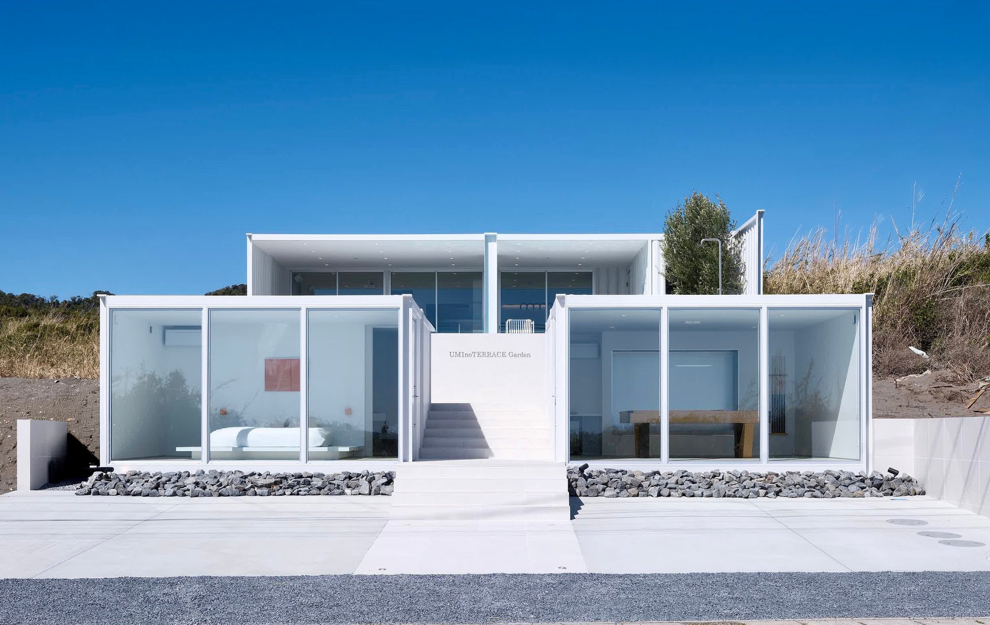 【南房総・白浜】水平線と溶け合う“白のサンクチュアリ”。24時間利用可能な温水プール＆オーシャンビューサウナ完備の超大型ヴィラ「UMInoTERRACE Garden」2026年3月グランドオープン！