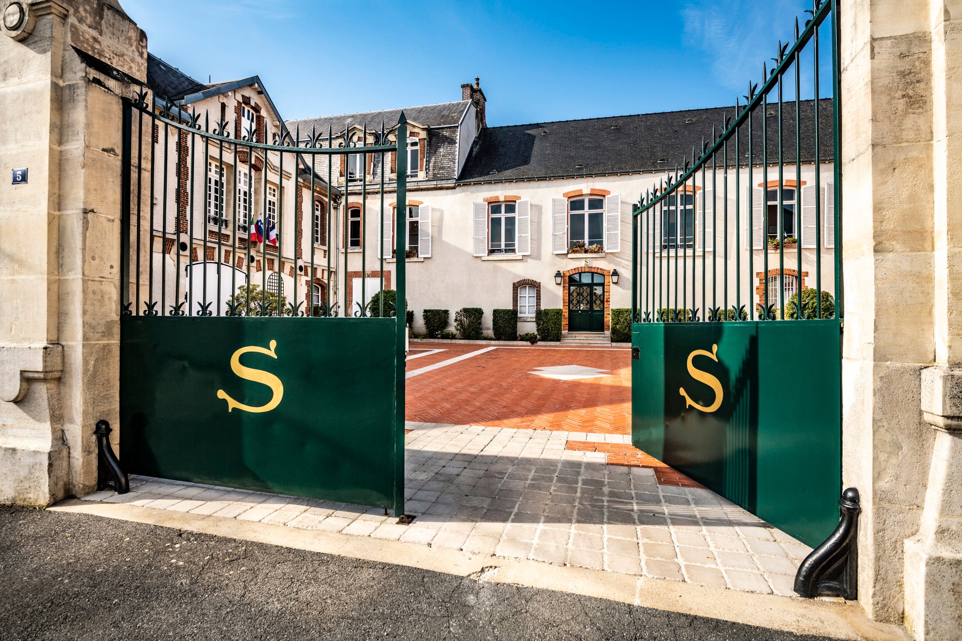 【トマム】北海道の大地で心身を整え、明日への活力をチャージする「5月病解消リフレッシュステイ」今年も販売