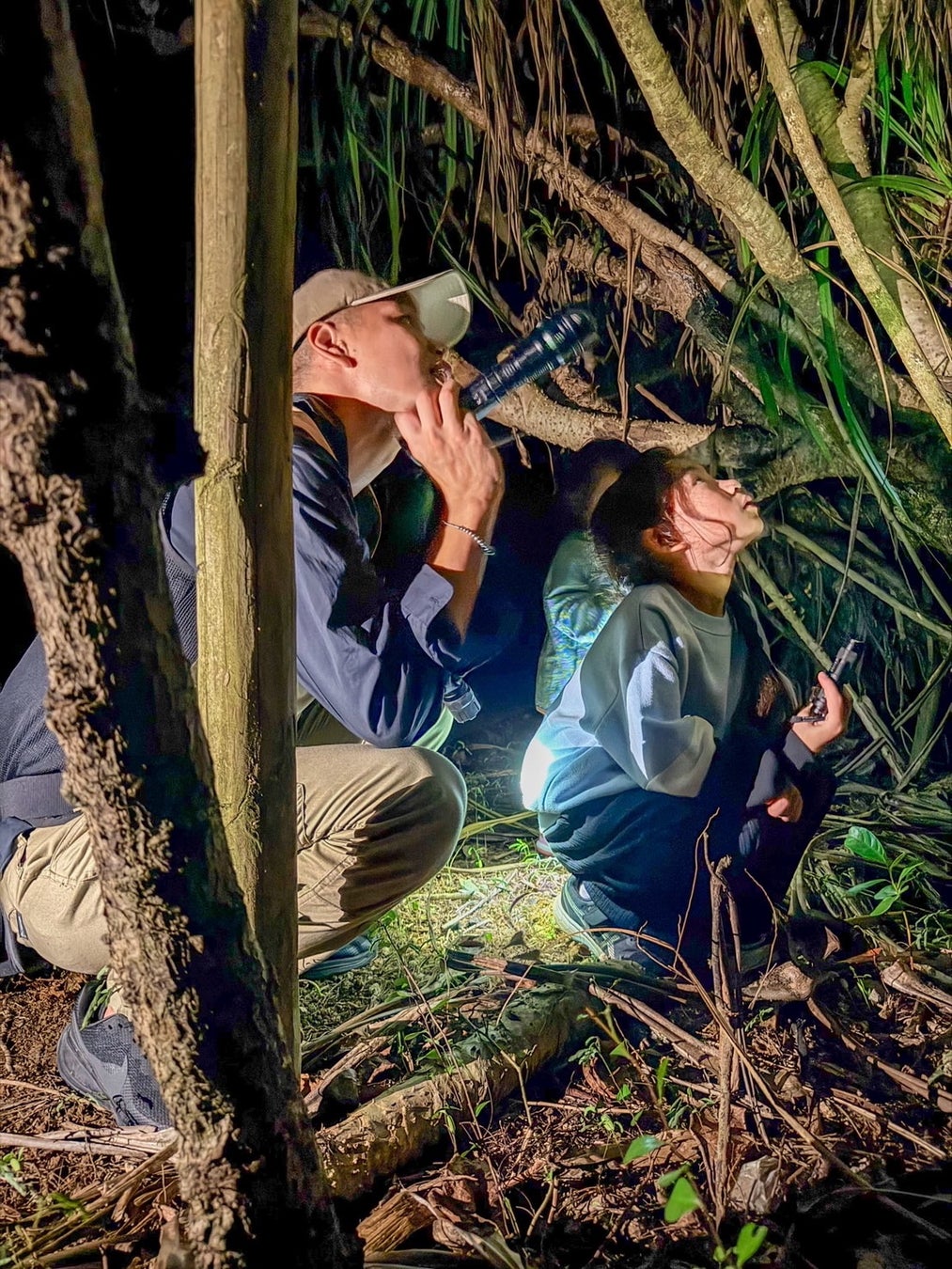 遭遇、感動、圧倒的。1日1組限定ガイド「UMInoLIFE Tour」が、ヤシガニ探索から歴史探訪まで4つの冒険を本格始動