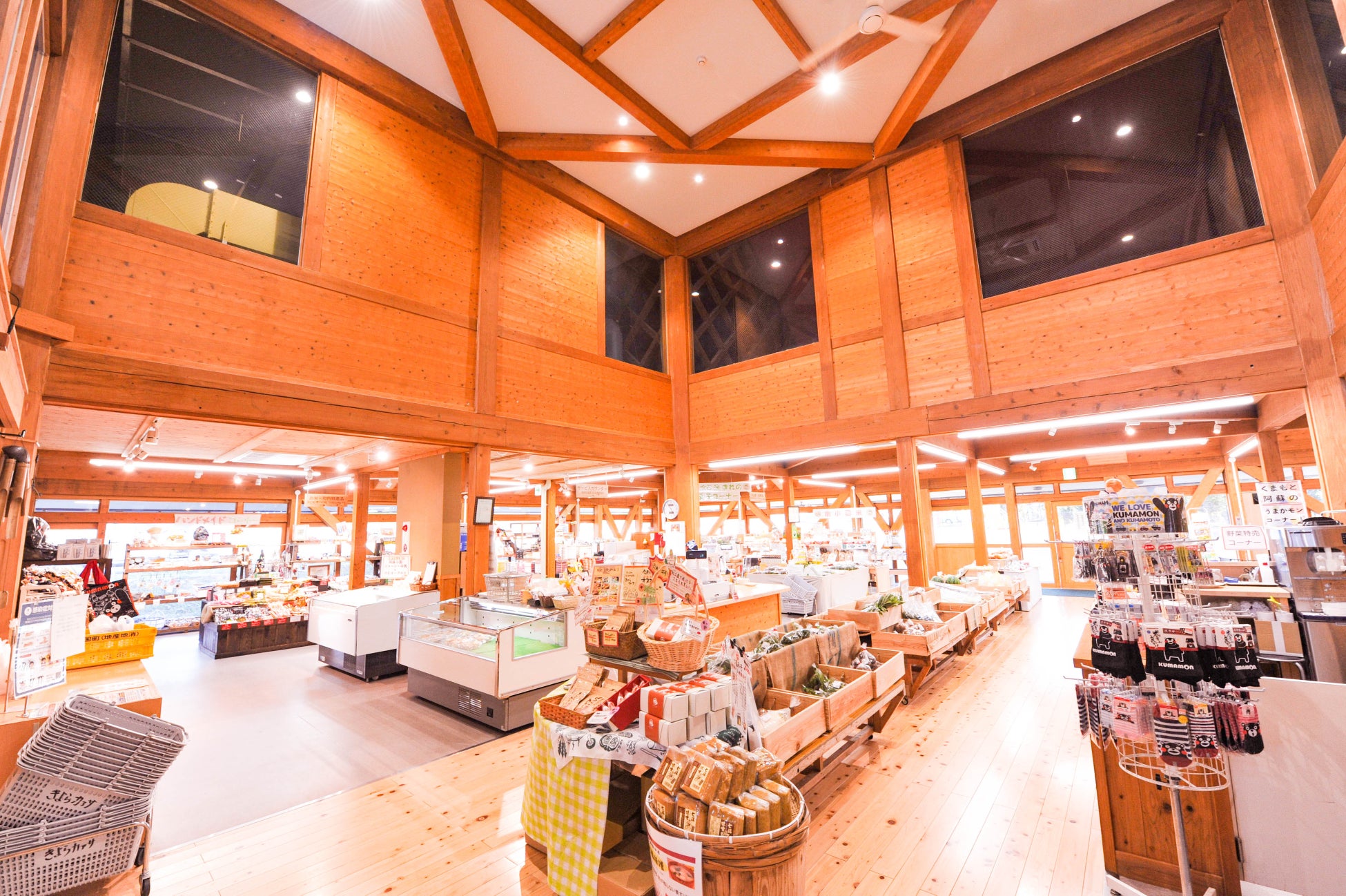 【熊本県南小国町】大日本印刷（DNP）と共に、南小国町総合物産館「きよらカァサ」内に小さな本屋をオープン。本を囲み、地域に新たな交流が生まれる場へ