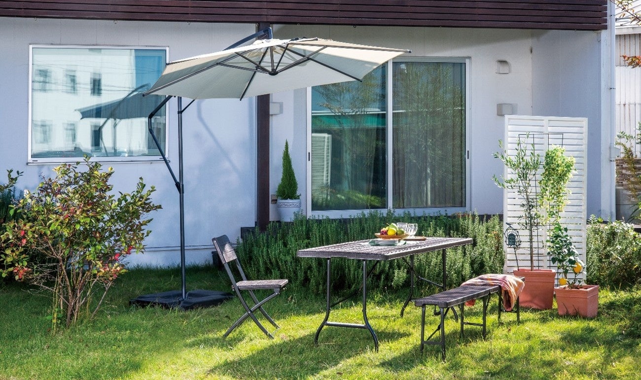 ラタン調から“木目調”にリニューアル！木目調折りたたみガーデンファニチャーシリーズ