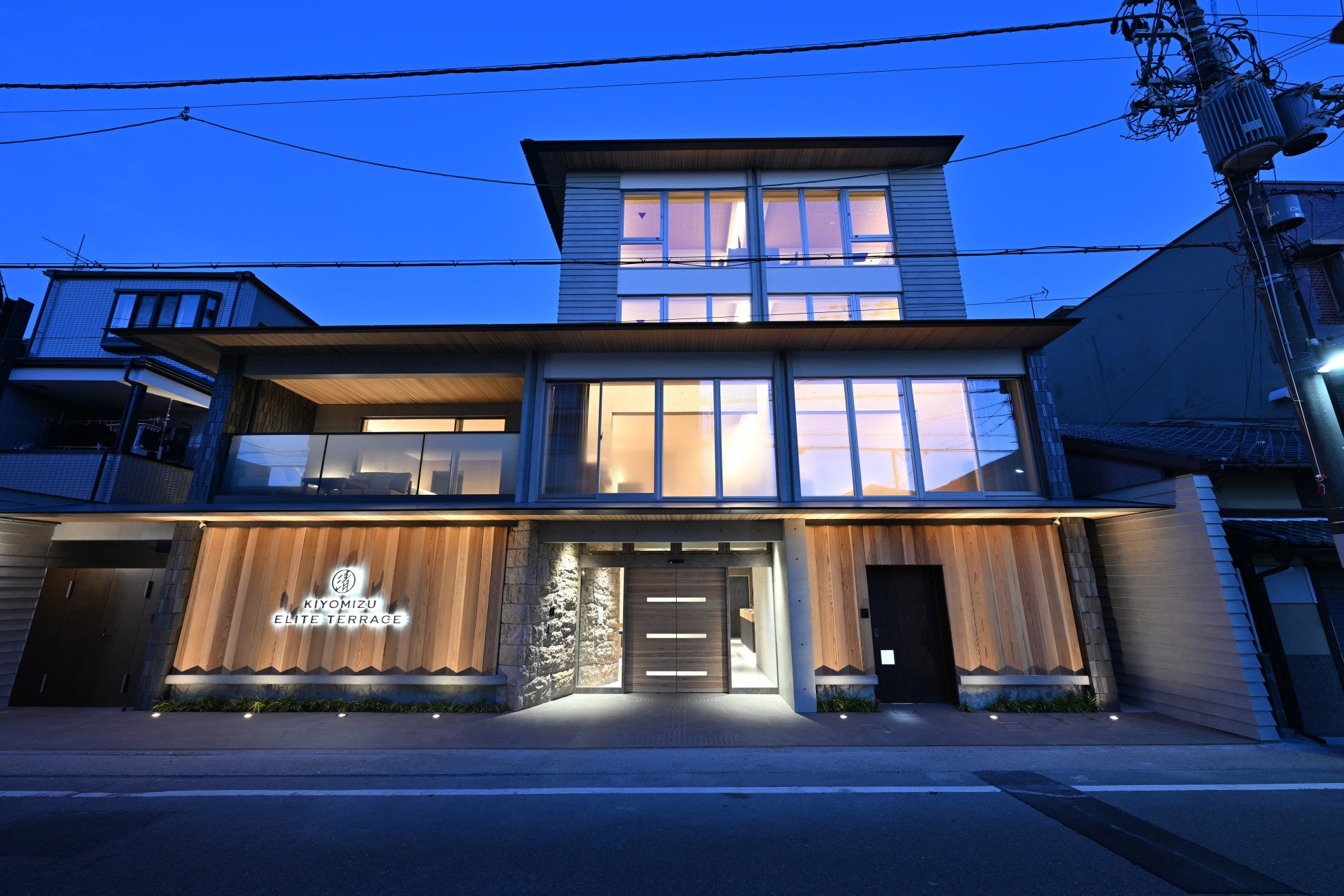 香り・味・食感で【三度おいしい】新しい大阪みやげが登場。思わず虎も三度見する!？チョコバナナサンドクッキー。