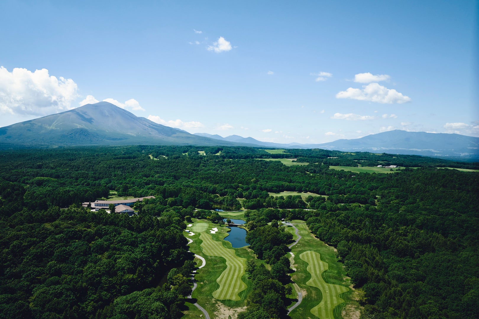 浅間山を望む、北軽井沢で心ほどけるリゾートゴルフ『ネイチャーヒルズ軽井沢カントリークラブ』4月11日 (土)シーズンオープン♪