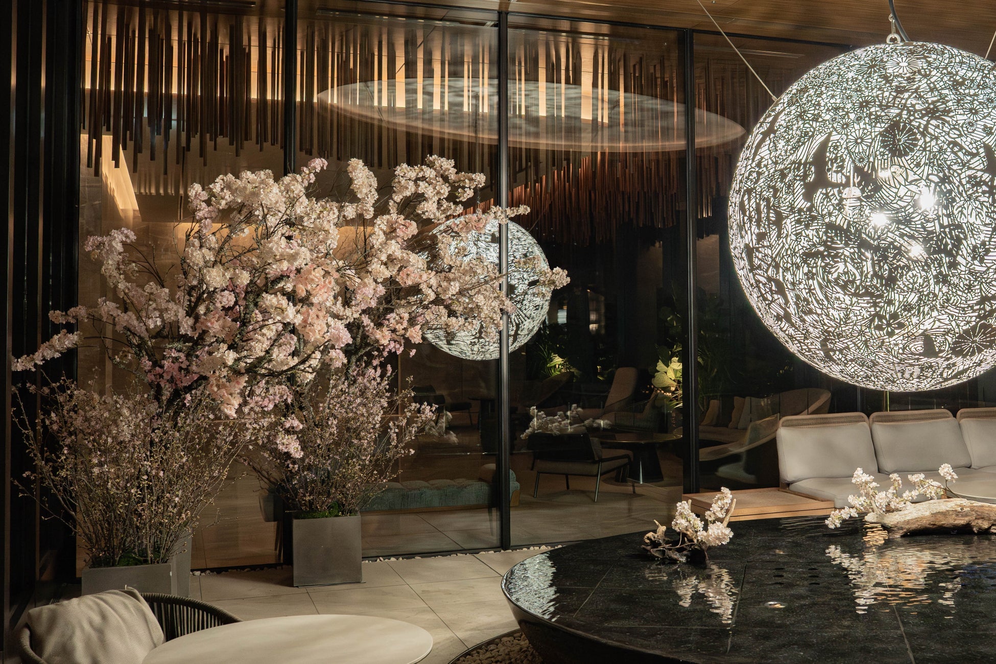 TIAD, AUTOGRAPH COLLECTION　春を愉しむ。館内桜の装飾と期間限定ピエール・エルメ・パリのケーキ＆ロゼワインフェア