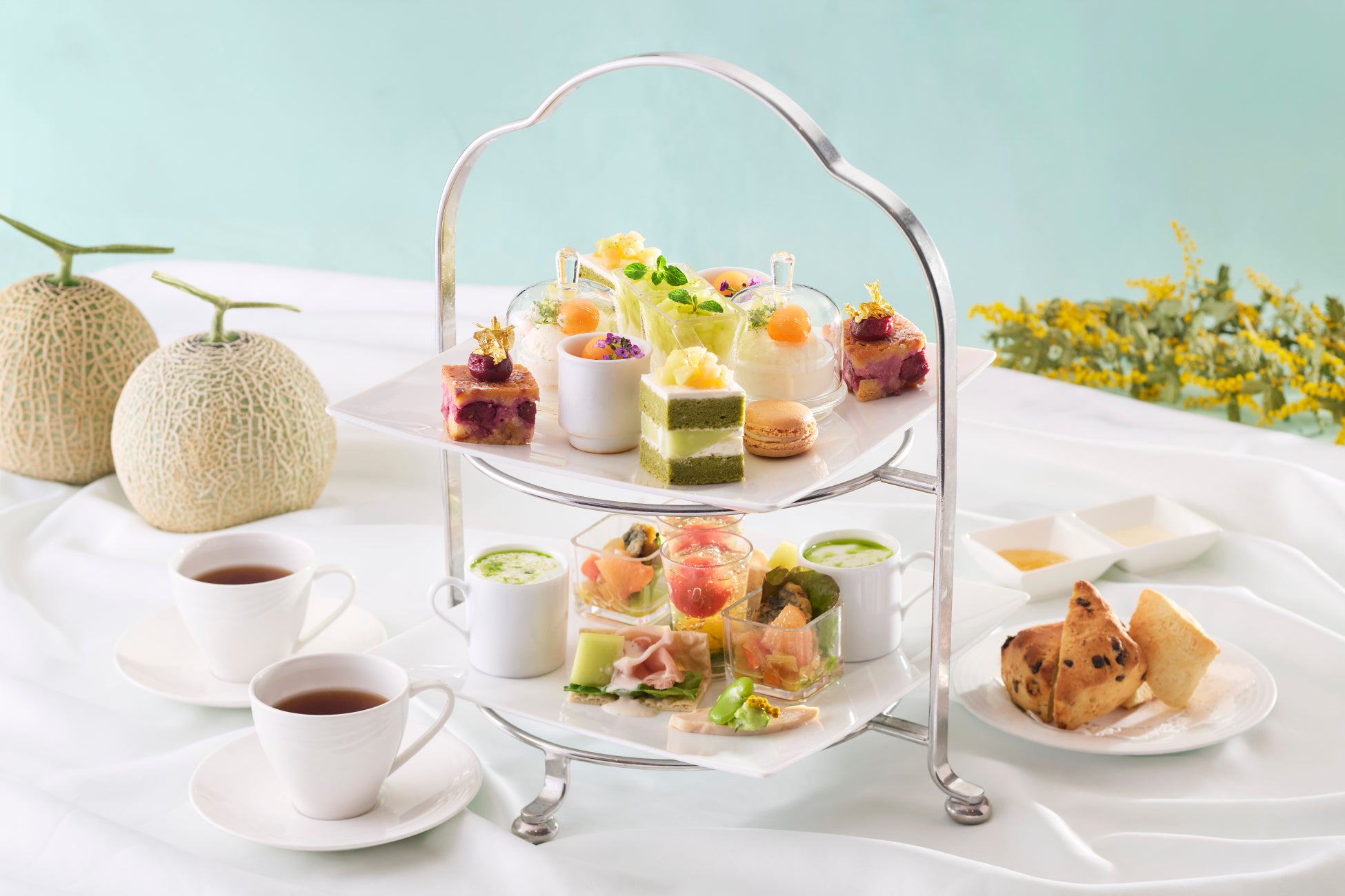 瑞々しいメロンが誘う、初夏のポム・ダダンアフタヌーンティー／丸ノ内ホテル