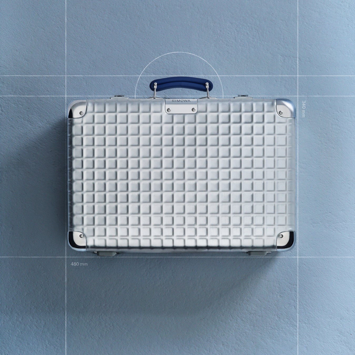 【RIMOWA】限定コレクション「Classic Aluminium Grid」を発売