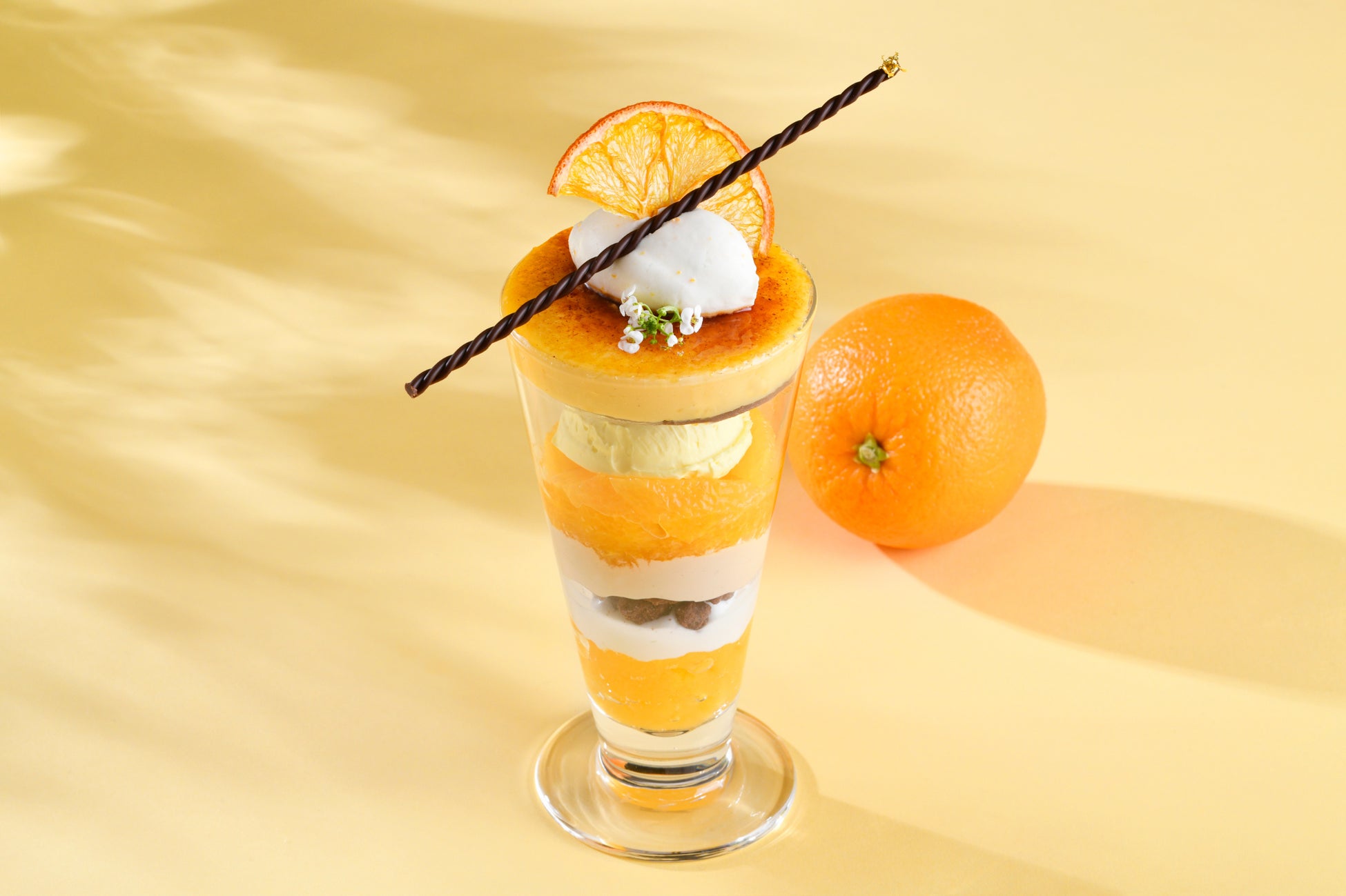 【ホテルニューグランド】爽やかな味わいが初夏を彩る 「清見オレンジのパフェ」（コーヒーハウス ザ・カフェ）