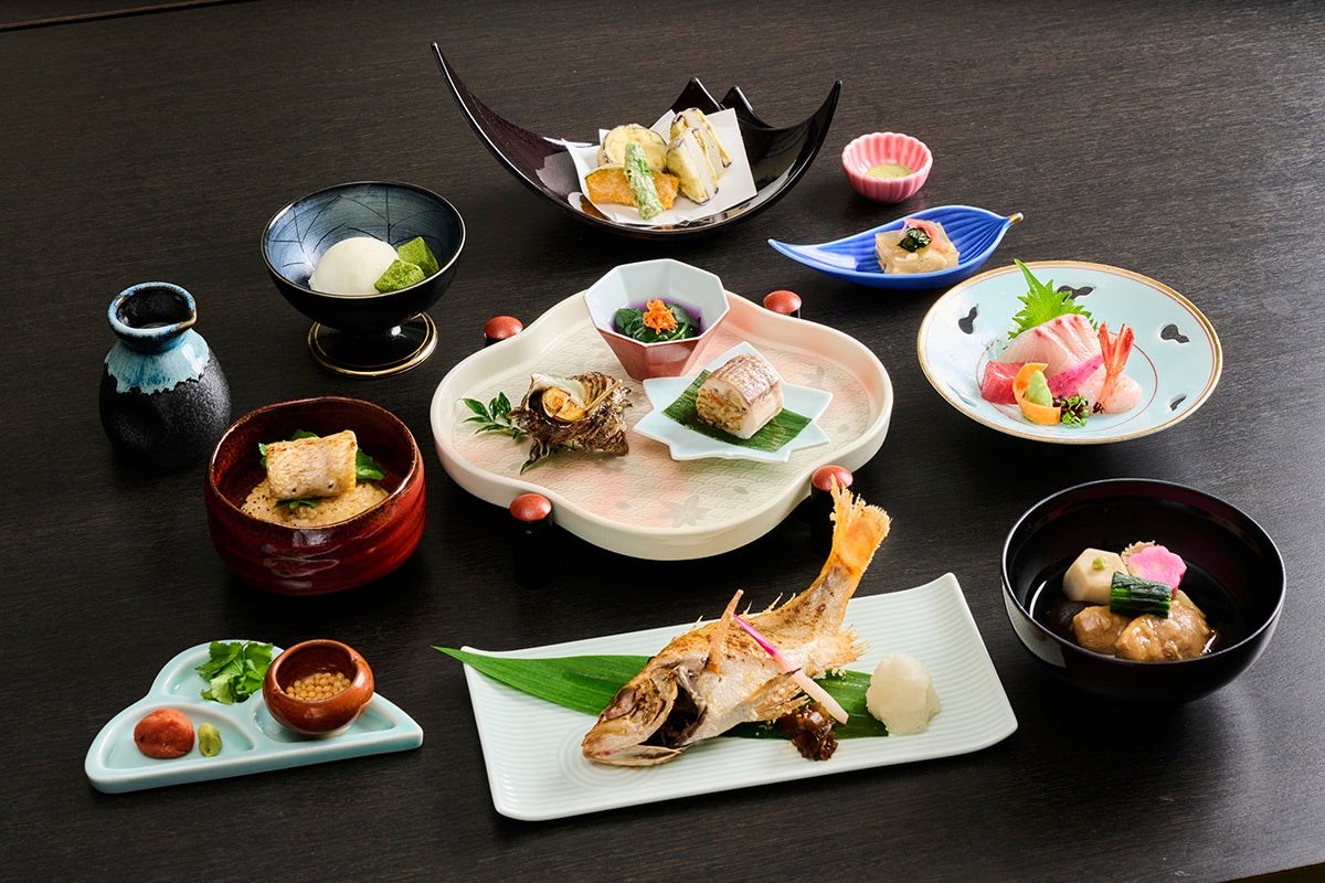 北陸の高級魚「のどぐろ」のどぐろを、3種の異なる愉しみ方で。塩焼きから、極上の“ごま出汁茶漬け”まで味変を楽しむ珠玉の「のどぐろ会席」が期間限定で登場。