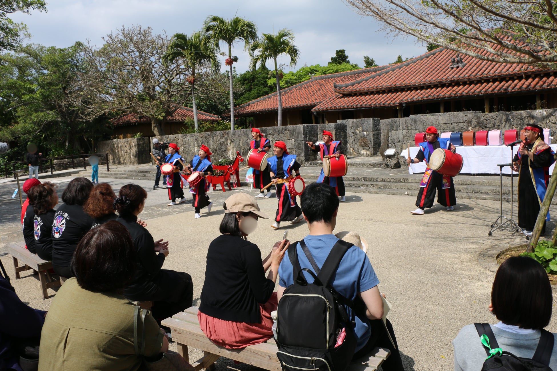 【実施報告】残波大獅子太鼓、おきなわワールドを拠点に活動30年 ランドセル贈呈セレモニーを開催