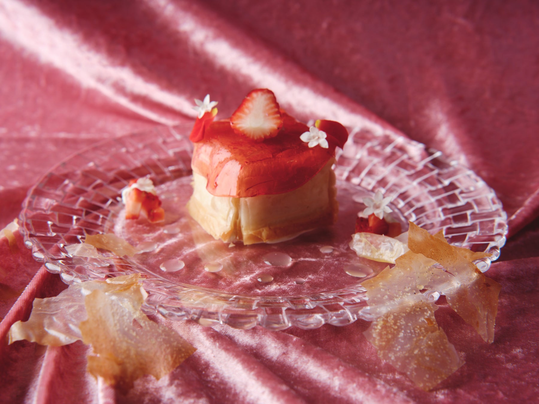 “バリッ・もっちり・とろり”の多彩な食感を楽しむ！ライフスタイルホテル「THE LIVELY 大阪本町」にて、フレンチシェフが手掛ける新感覚いちご大福が４月１日（水）より春季限定で登場