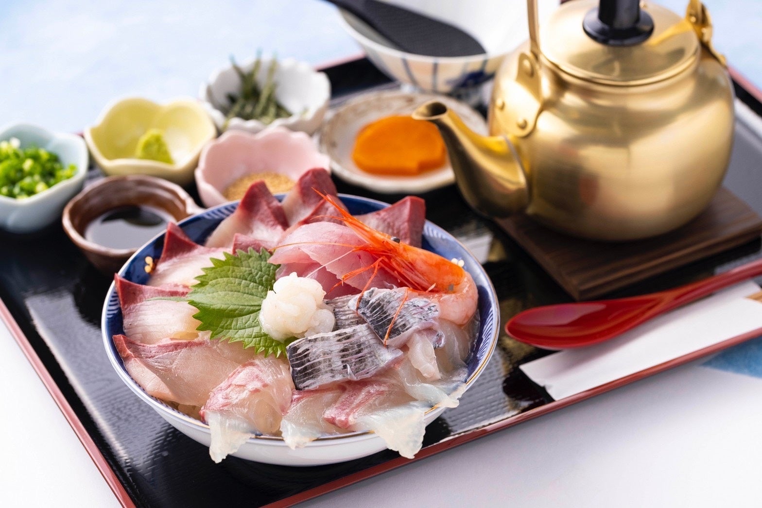 富山の魅力的なナイトタイムエコノミー「漁港でのホタルイカの朝食体験」とホテルが連携開始！