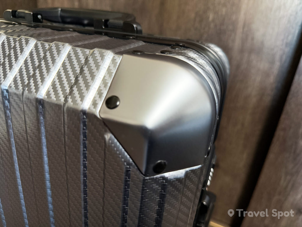 【正直レビュー】MVST TREVA アルミスーツケース(ガンメタル)を使ってみた|6万円台の実力は?