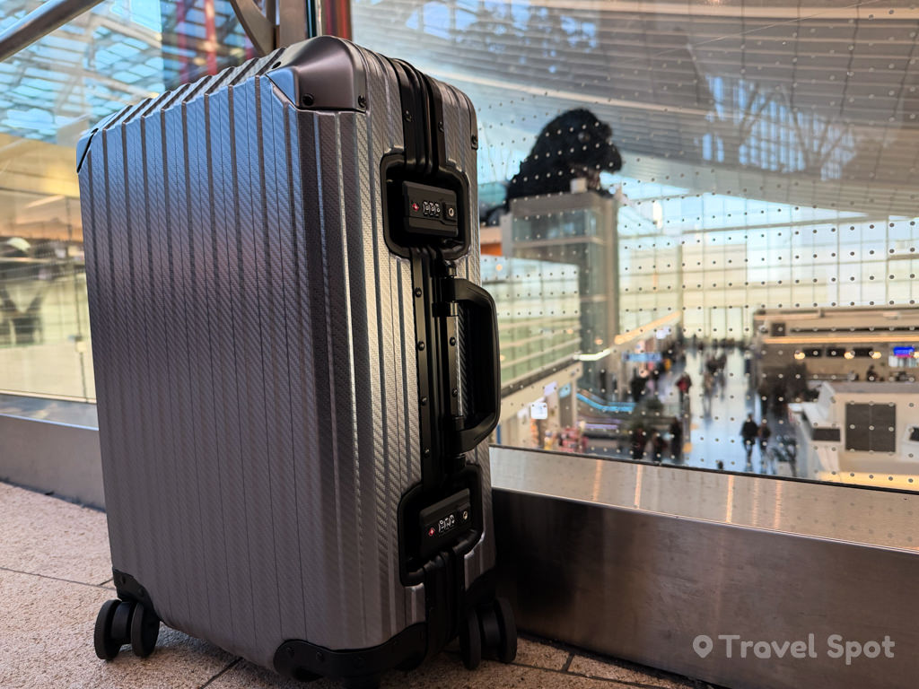 【正直レビュー】MVST TREVA アルミスーツケース(ガンメタル)を使ってみた|6万円台の実力は?