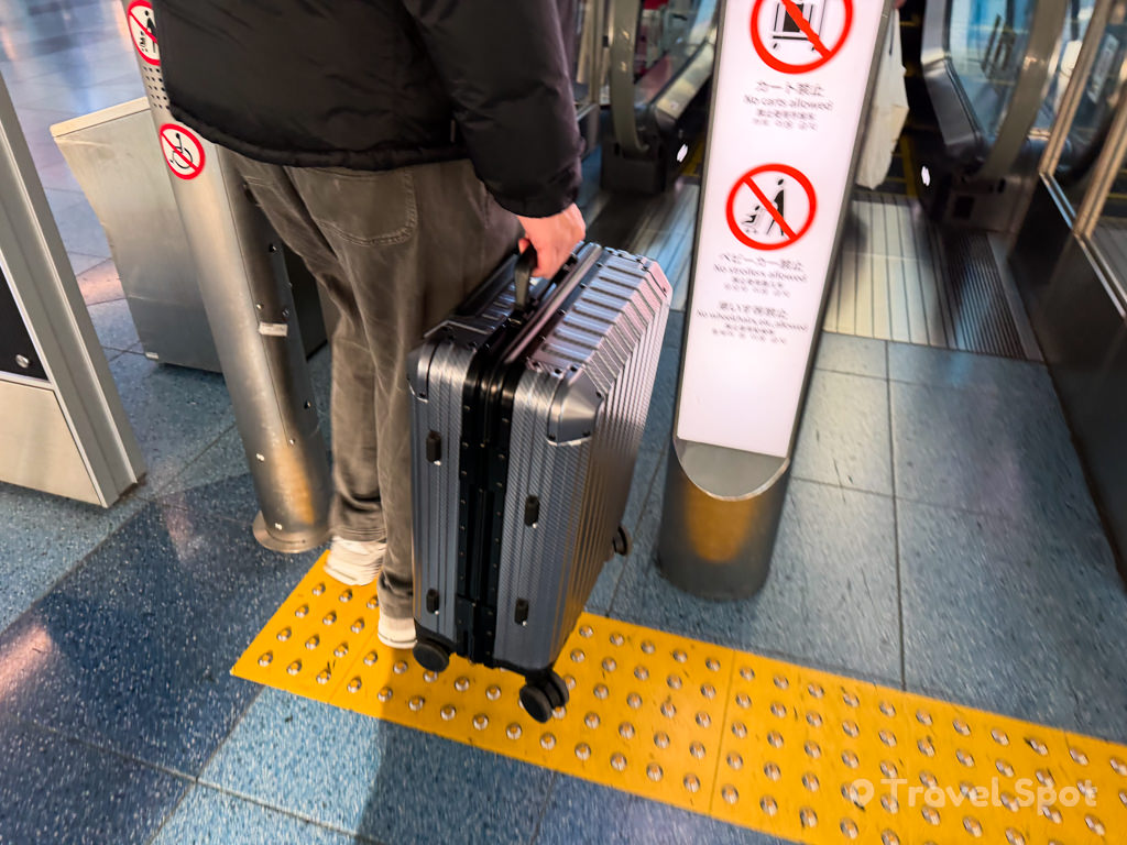 【正直レビュー】MVST TREVA アルミスーツケース(ガンメタル)を使ってみた|6万円台の実力は?