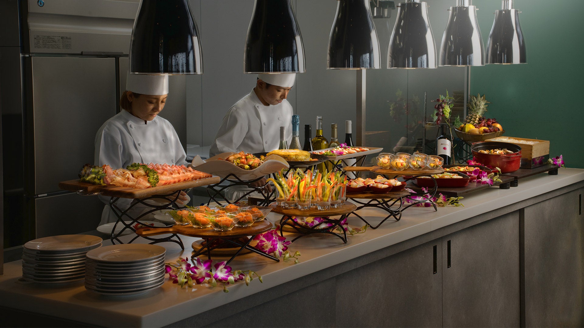 【4月4日リニューアル】ローストビーフや焼きたてのステーキをホテル最上階のライブキッチンで楽しむ。ヒューイットリゾート那覇 レストラン「MASAN」がフルビュッフェへ一新