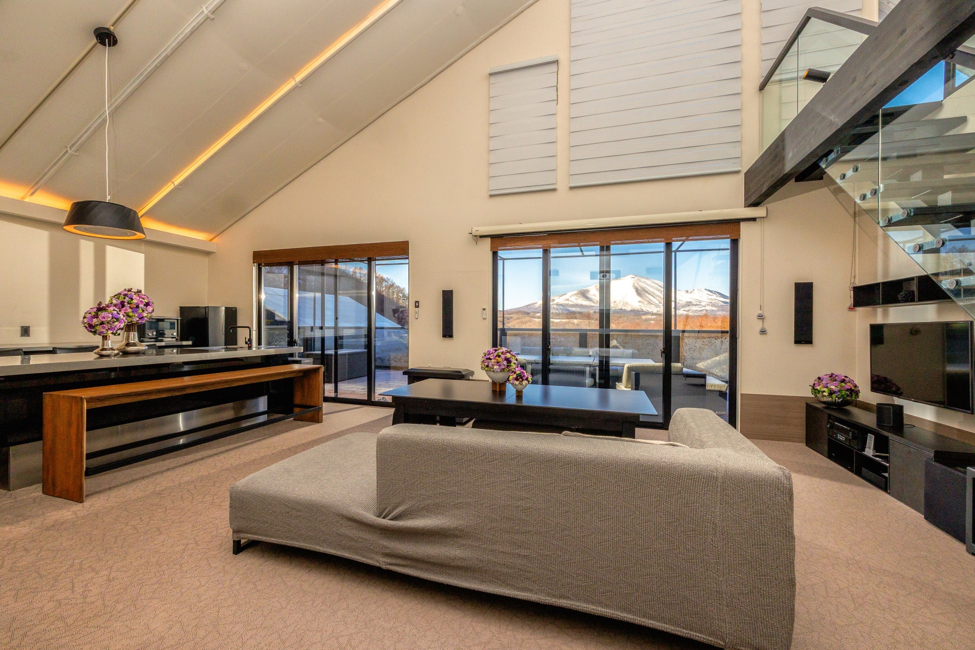 「Nicolai Bergmann Flowers & Design」が彩る「あさま空山望」 開業5周年1棟限定のコラボレーションルームを4月28日（火）より提供開始