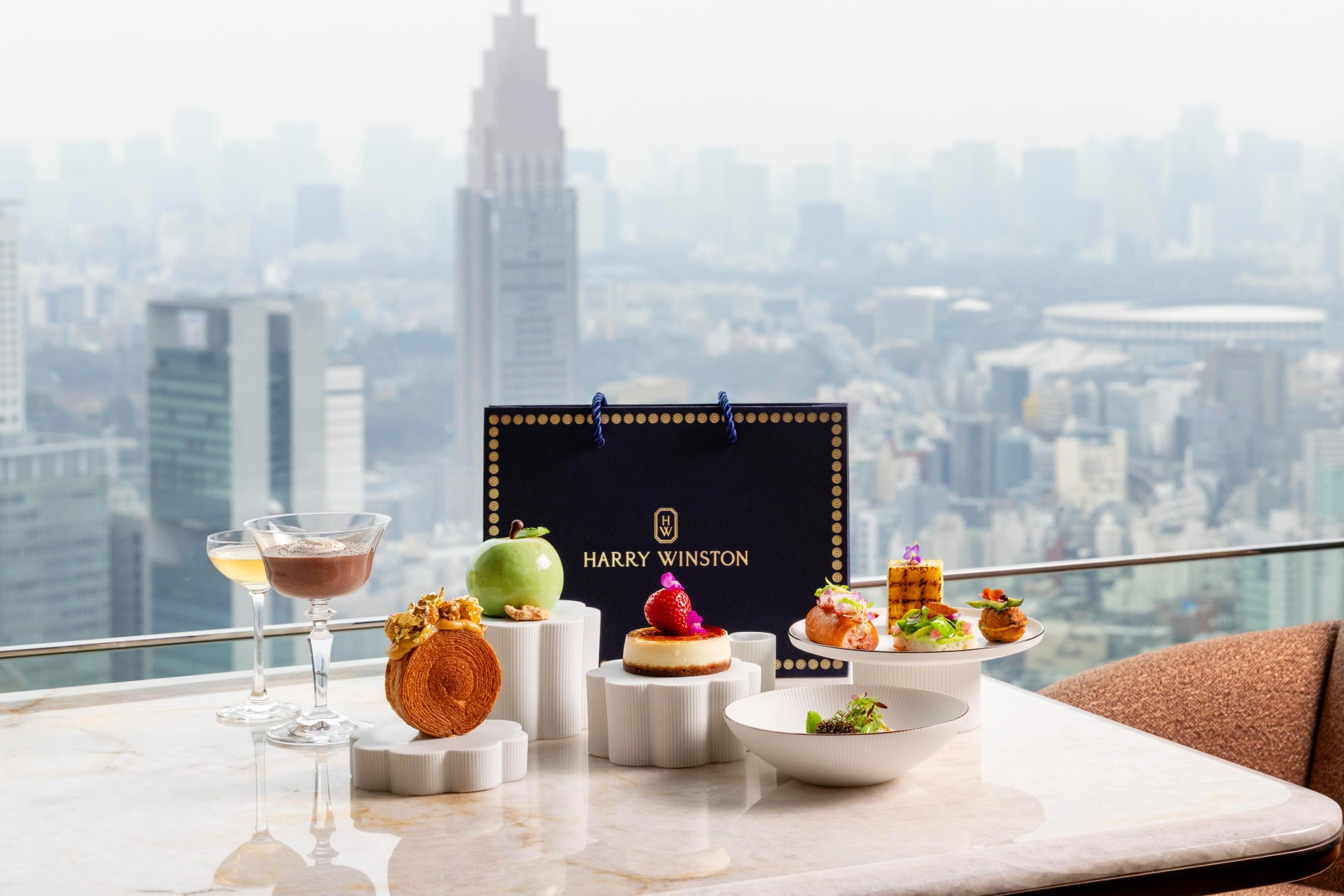 パーク ハイアット 東京「ピーク ラウンジ」 “HARRY WINSTON’s New York” アフタヌーンティー