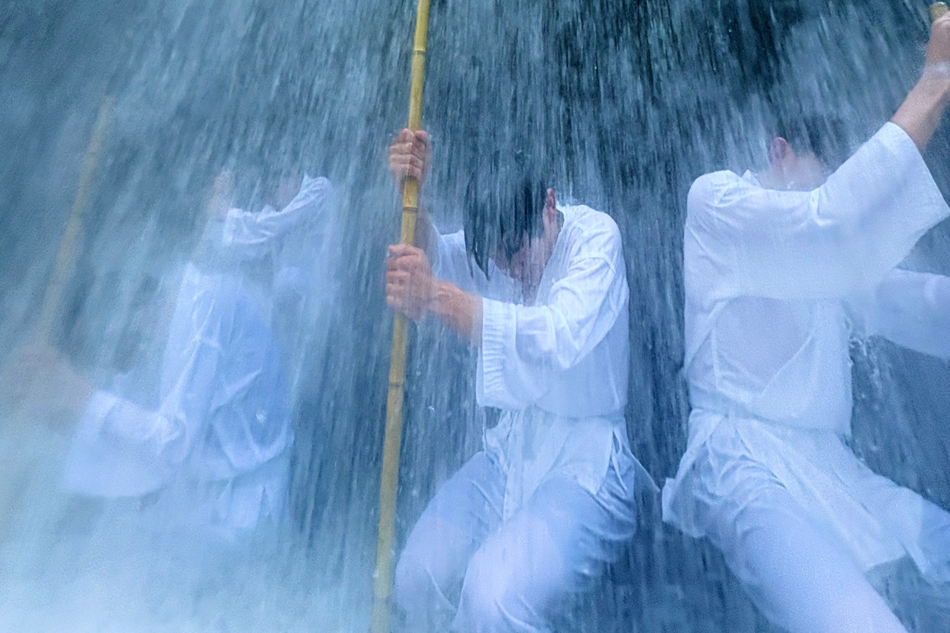 サウナの次は”滝行”。東京から90分の本格滝行体験「TAKIGO」、開始2年で注目の体験アクティビティに