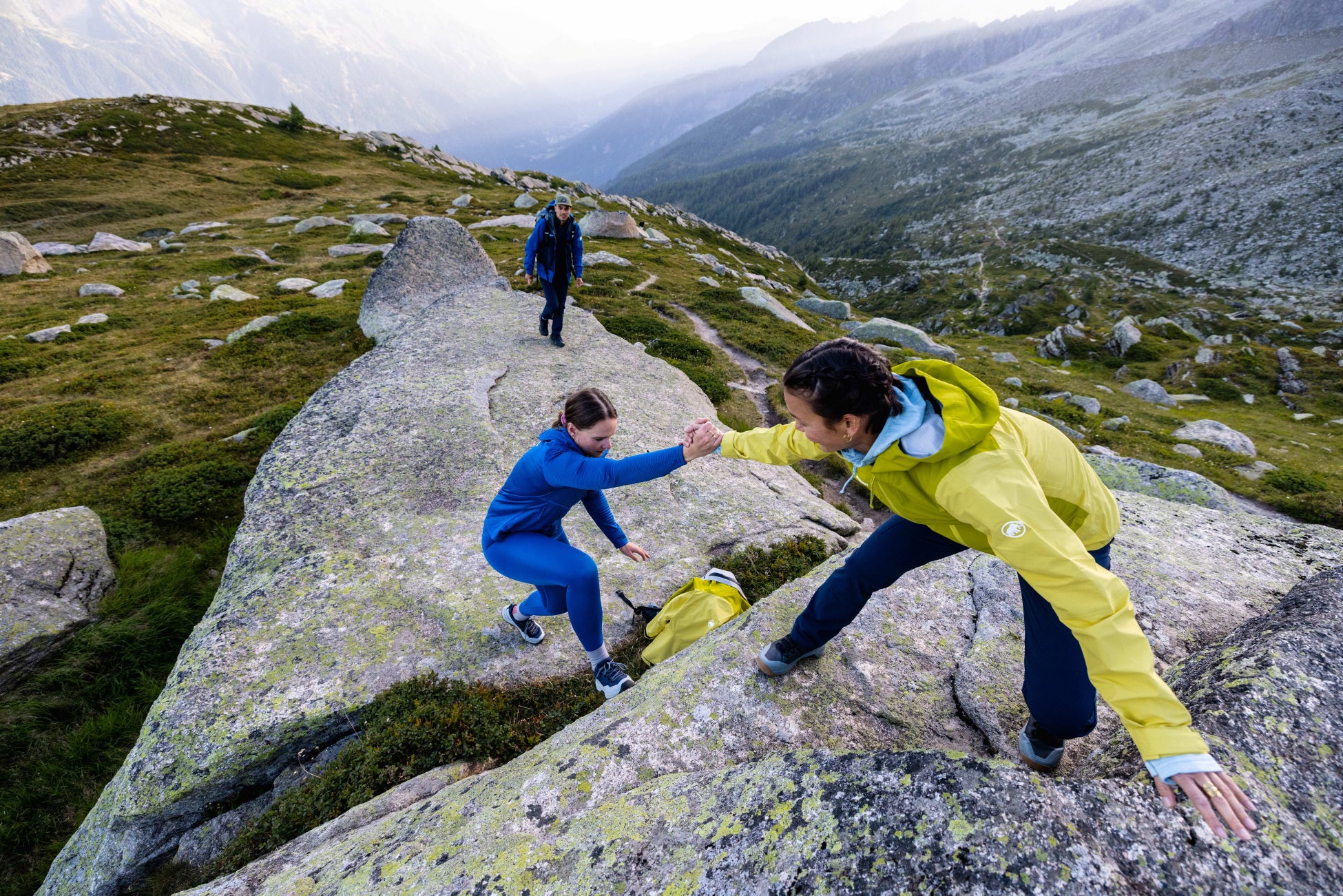 4月2日より「Fast & Light コレクション」が本格展開。マムートで初めての「Ultra Lightコレクション」の登場です。今までにない「軽さ」と「動きやすさ」で、自由なアウトドア体験を！