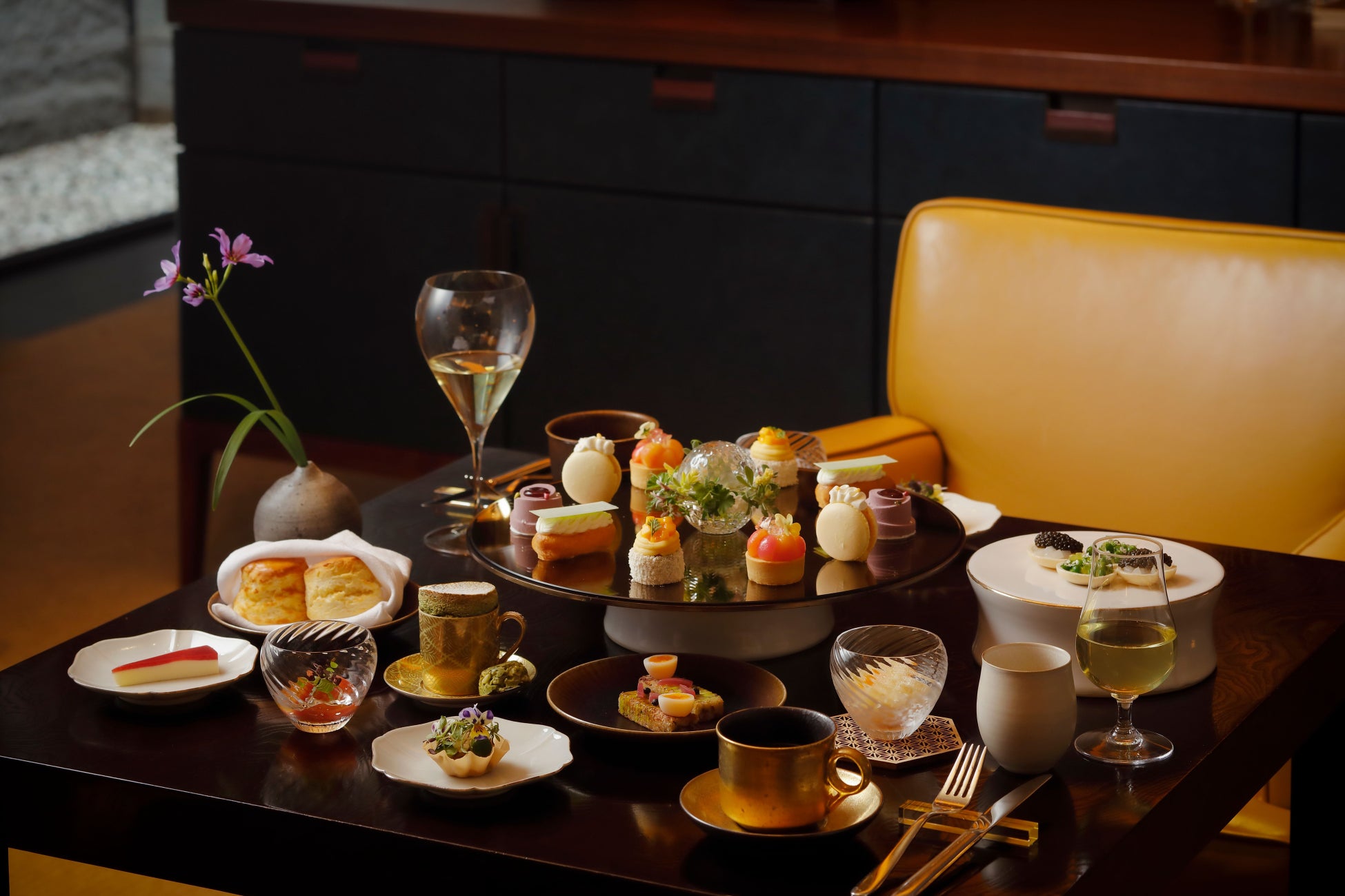 パーク ハイアット 京都 「ザ リビングルーム」短くも美しい京の初夏を六つの季語で綴る、初夏のアフタヌーンティー