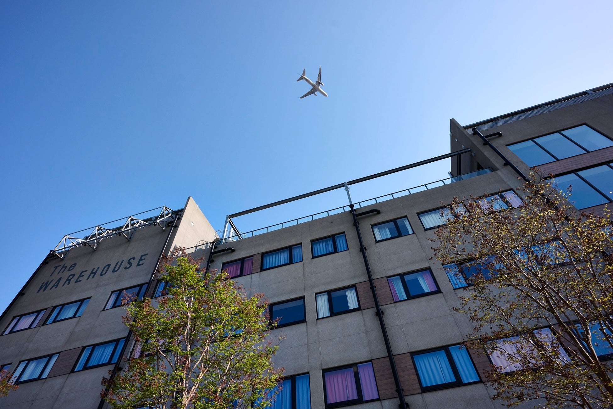 4 月4日・5日はTOTTEI開業1周年&ストークス西地区優勝をお祝いし、まちなかや花火でALL GREENに！