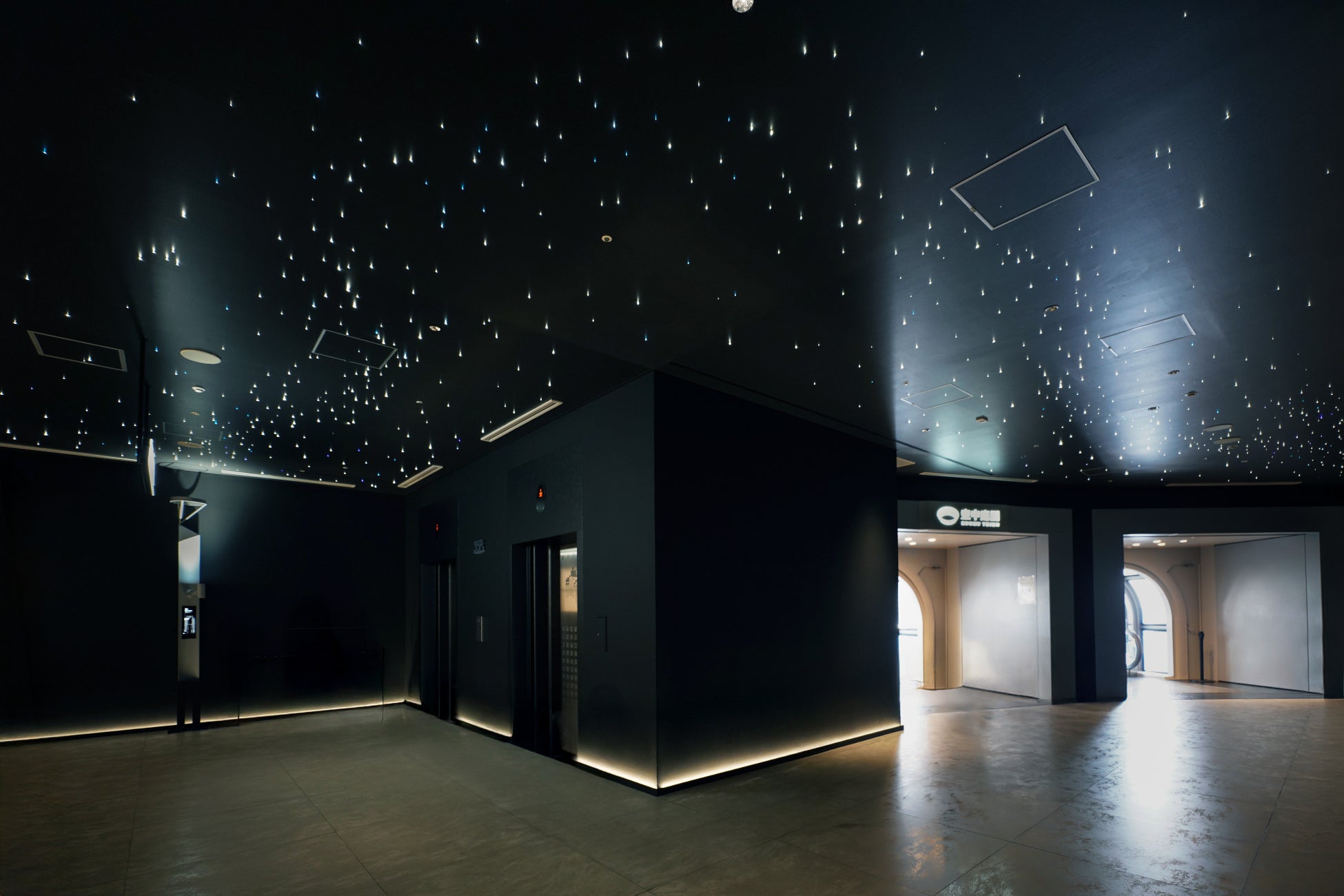 扉が開いた瞬間、星空に包まれる　～2026年4月1日、梅田スカイビル 空中庭園展望台にニュースポットが誕生～