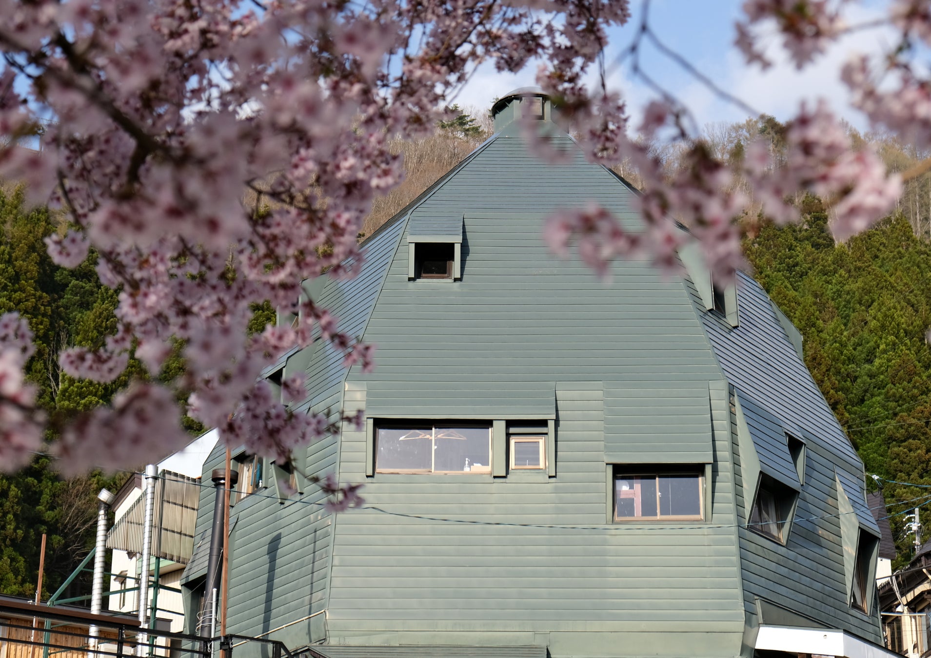 【野沢温泉村の魅力を五感で体感】重要文化財の特別な空間で、心身ともに満たされる体験を。湧水テントサウナと地元の食材を使ったBBQプラン。