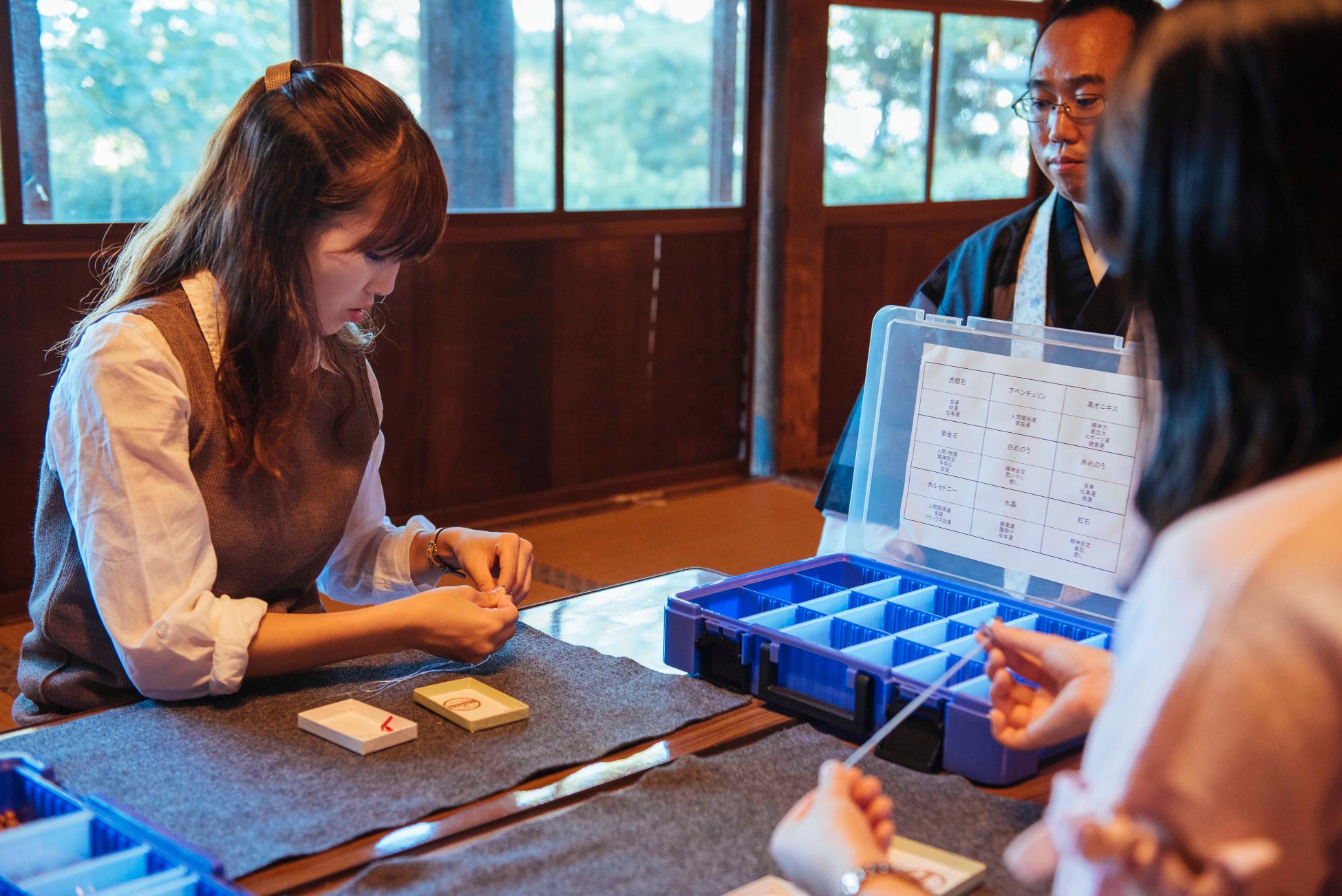 【JAF滋賀】僧侶によるご祈祷も！三井寺にてオリジナル腕輪念珠づくりイベントを開催