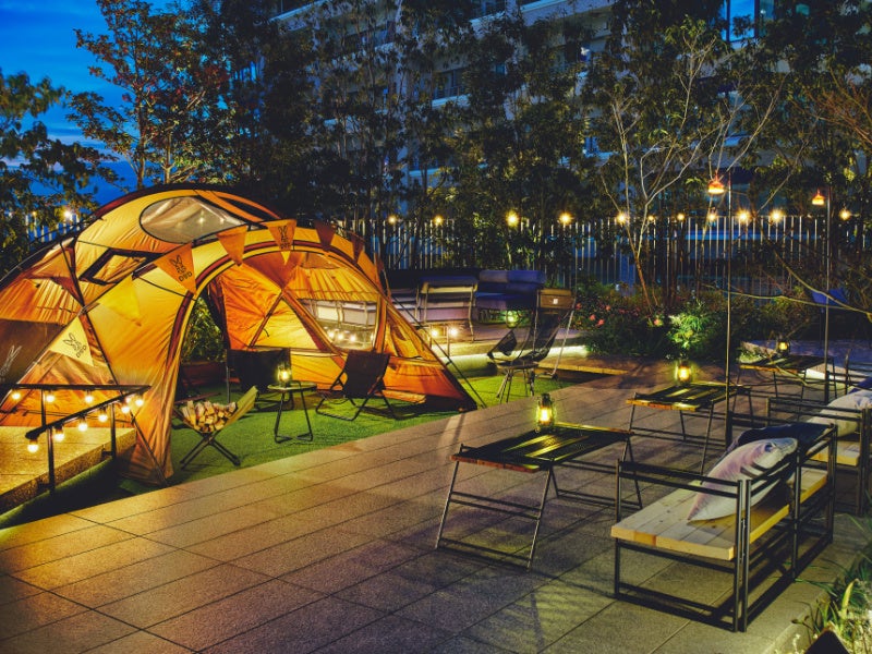 ヒルトンのライフスタイルホテルでキャンプ体験！？キャノピーbyヒルトン大阪梅田とDODのコラボレーションによる『キャンパーノ・ビアガーデン』が期間限定オープン。