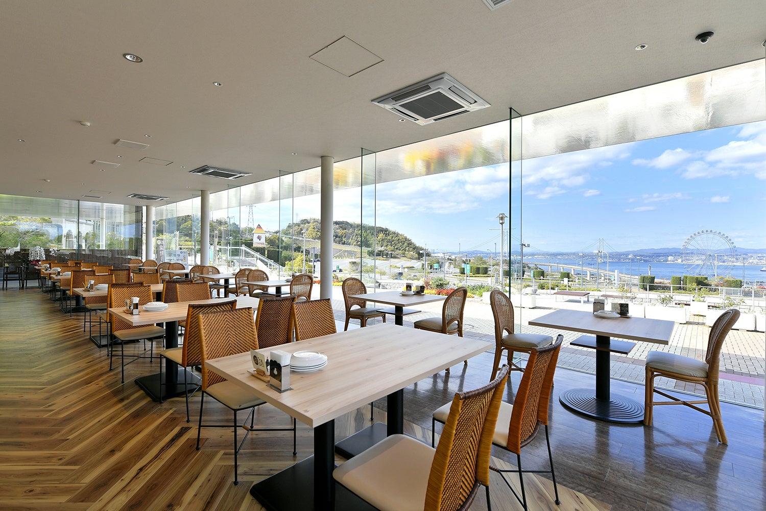 空港到着後の移動、過半数が「負担」と回答。荷物・乗り換え・時間制約が壁に──長期レンタカーは67.1%が検討意向