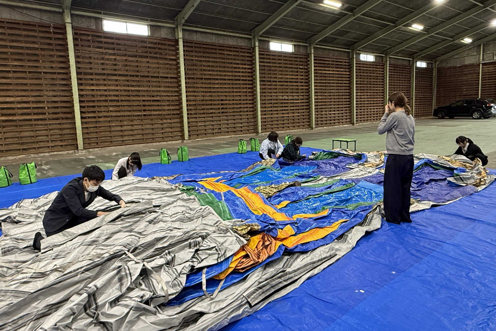 【新発売】背負った瞬間、ちびっこキャンパー誕生!キャンプへ行きたくなるBears Rockの背負える寝袋収納袋