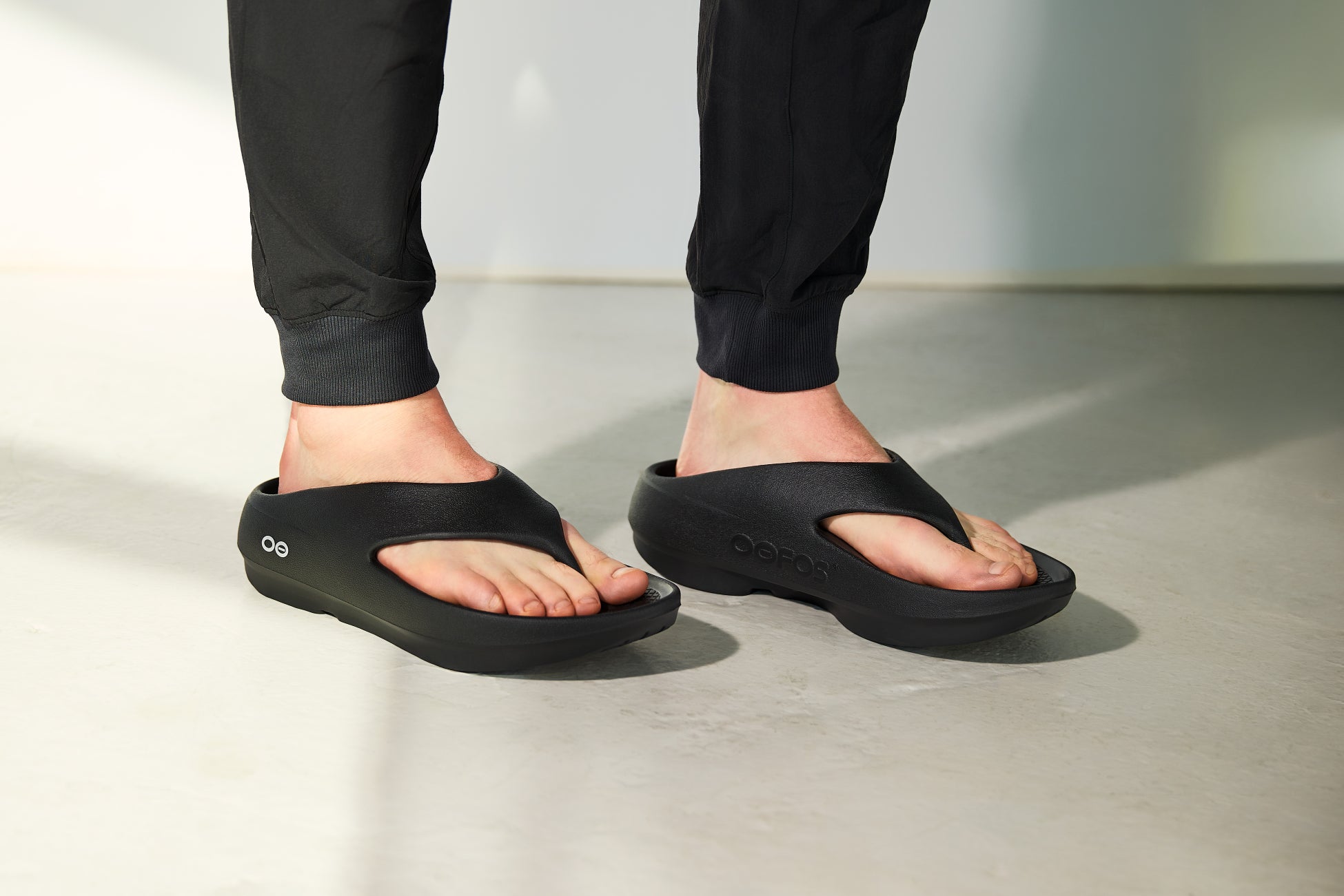 リカバリーサンダル「OOFOS®」より待望の新展開となる「Plus Line」を4月25日（土）に発売。初の単独POPUPイベントも開催決定