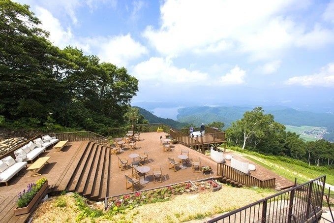 スニーカーの機能性とサンダルの軽快さを融合トレイルシューズ由来のミッドソールで実現する抜群のクッション性『THRIVE REVIVE SHANDAL』