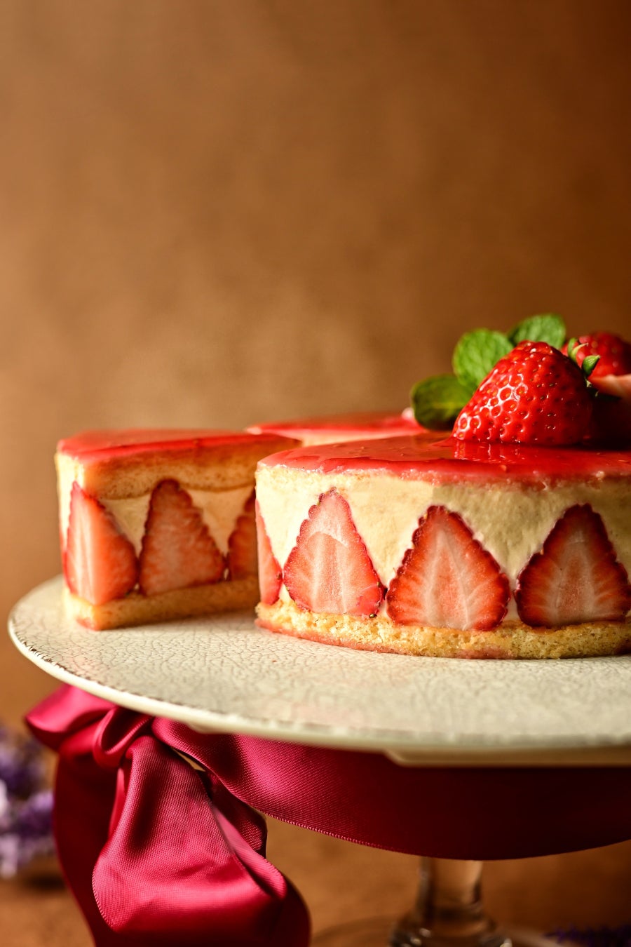 【ノボテル沖縄那覇】どこをカットしても苺がごろっと！たっぷり苺と濃厚卵で作るノボテル沖縄那覇の母の日限定ケーキ受付中！